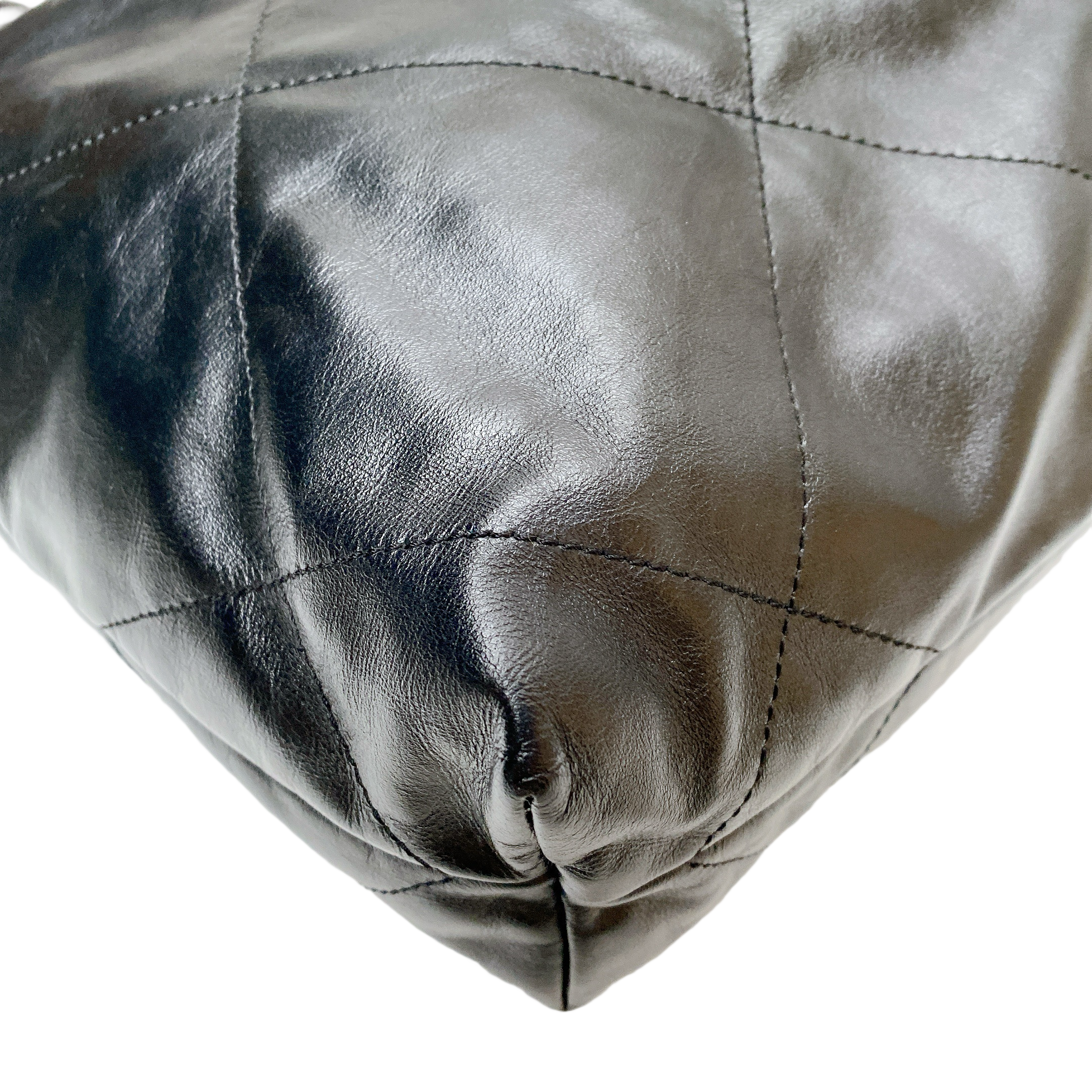 CHANEL 22 SMALL IN BLACK