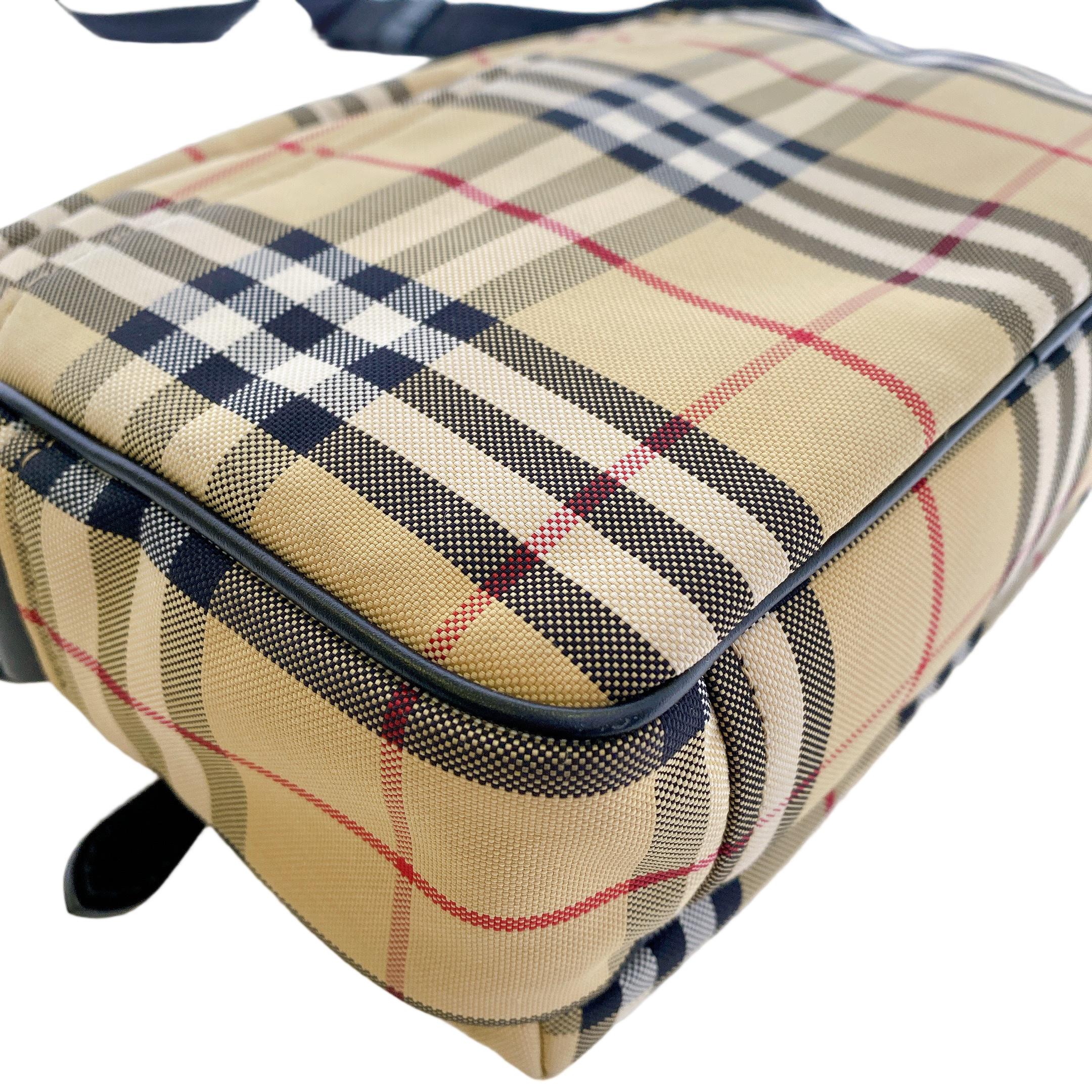 BURBERRY SLING BAG