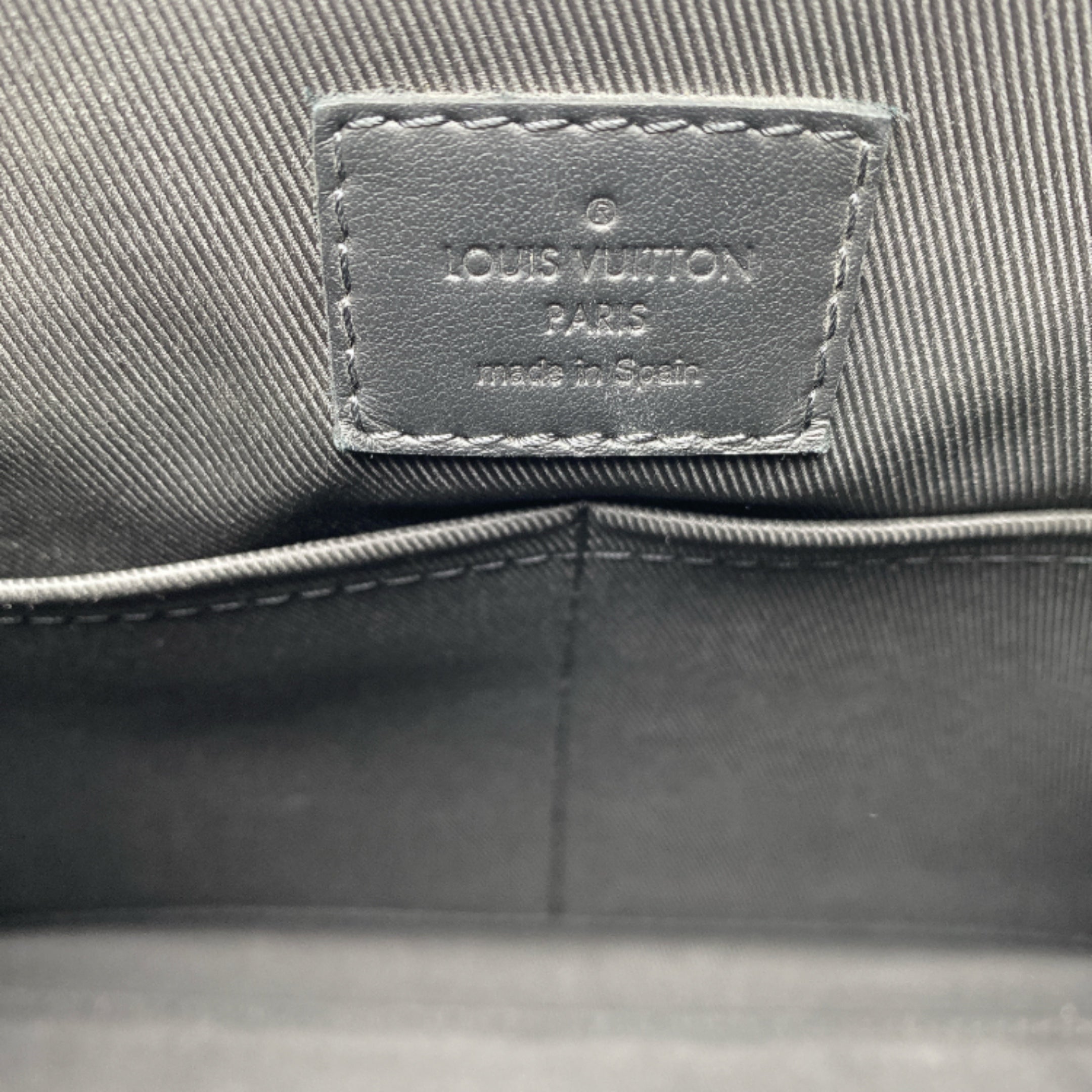 LV TAKE OFF MESSENGER (NO TAG)