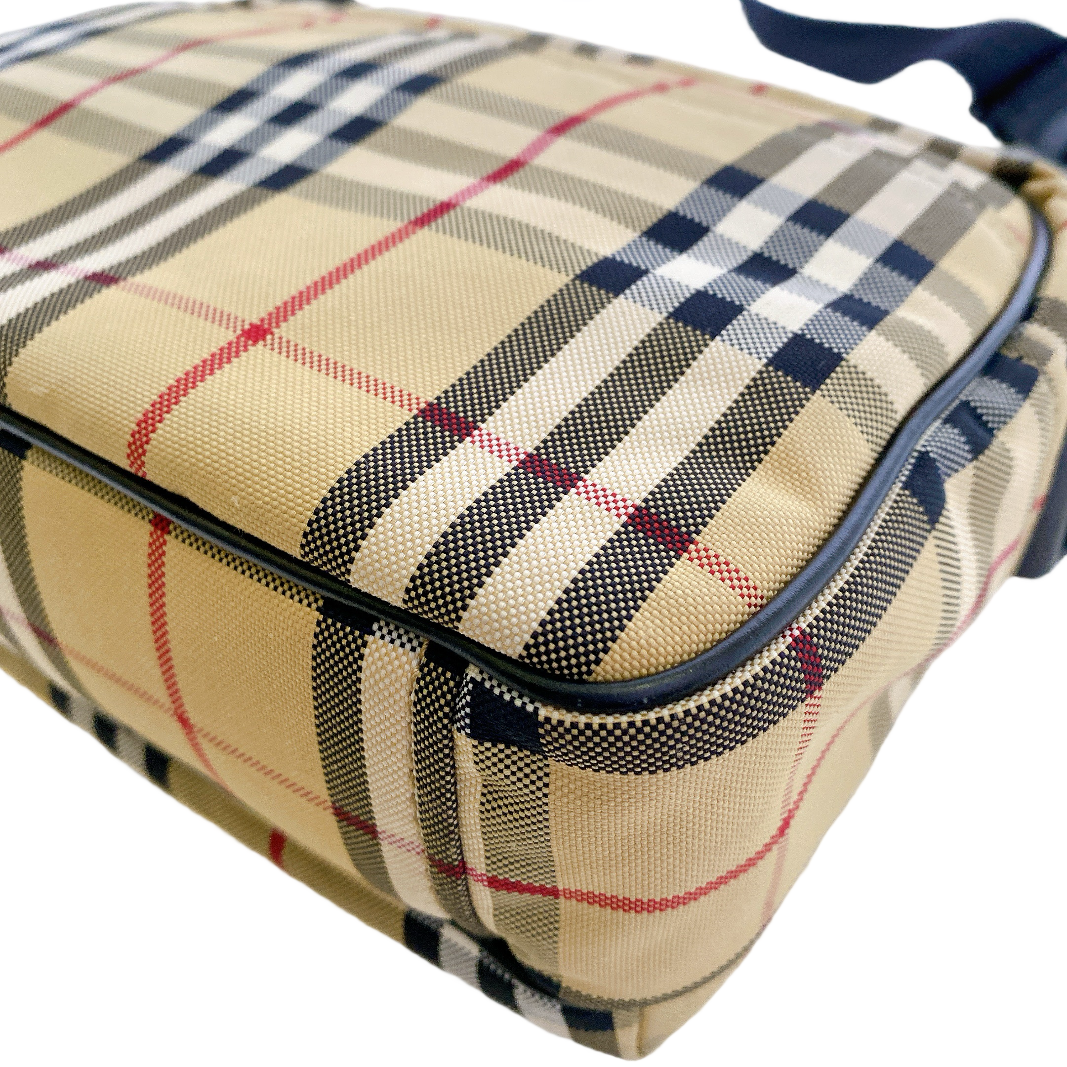 BURBERRY SLING BAG