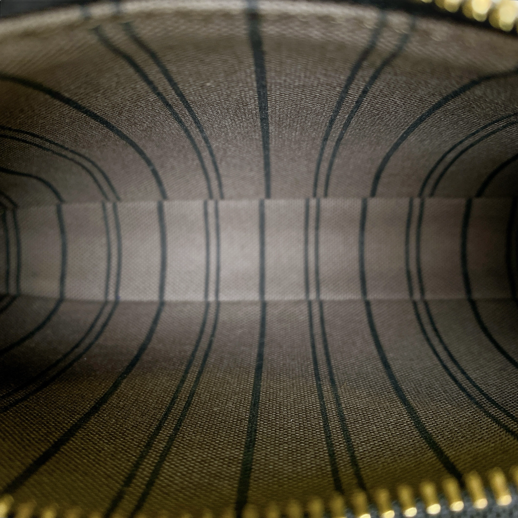 LV EASY POUCH ON STRAP