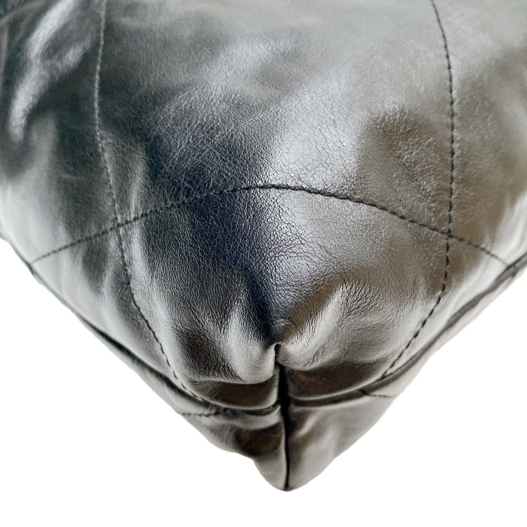 CHANEL 22 SMALL IN BLACK