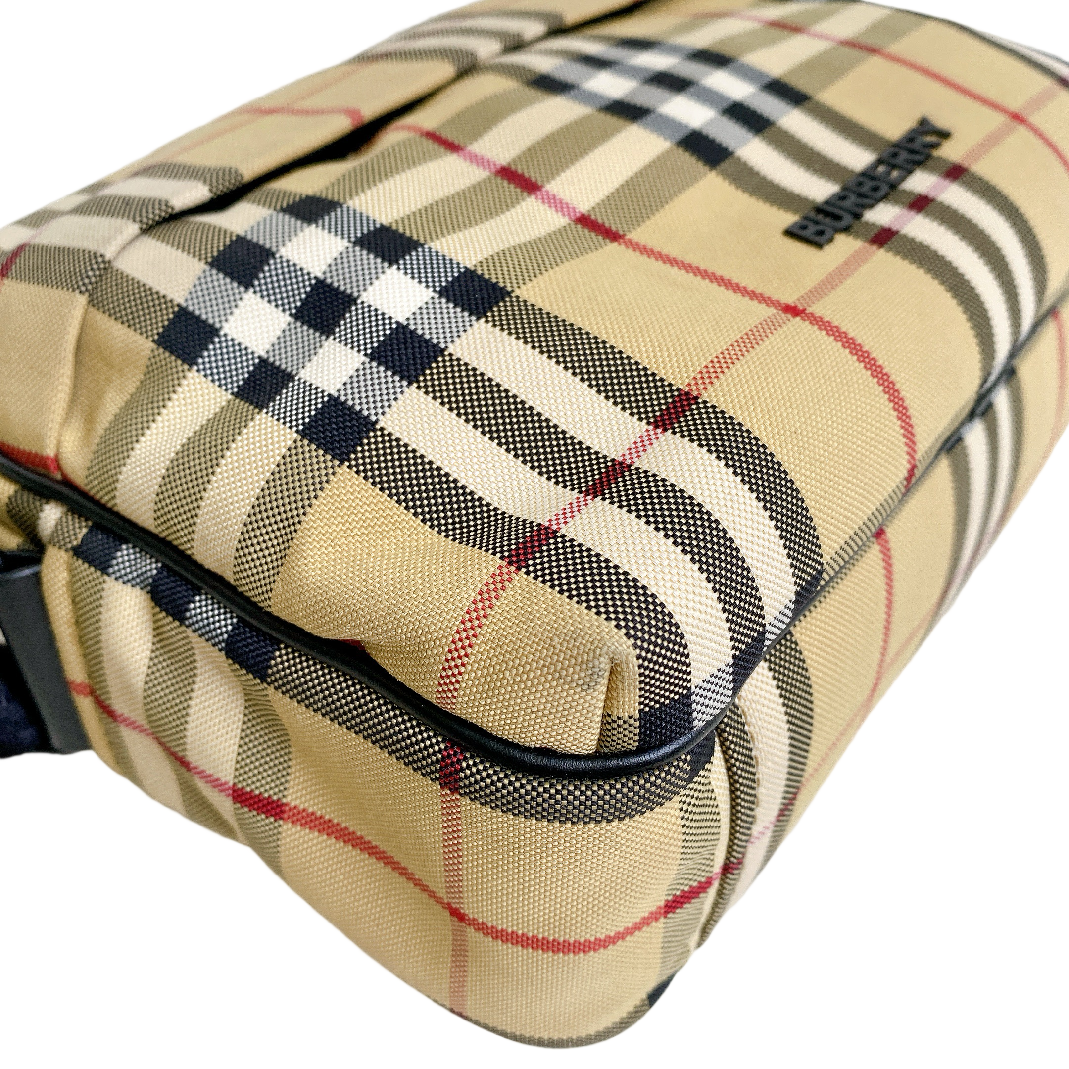 BURBERRY SLING BAG
