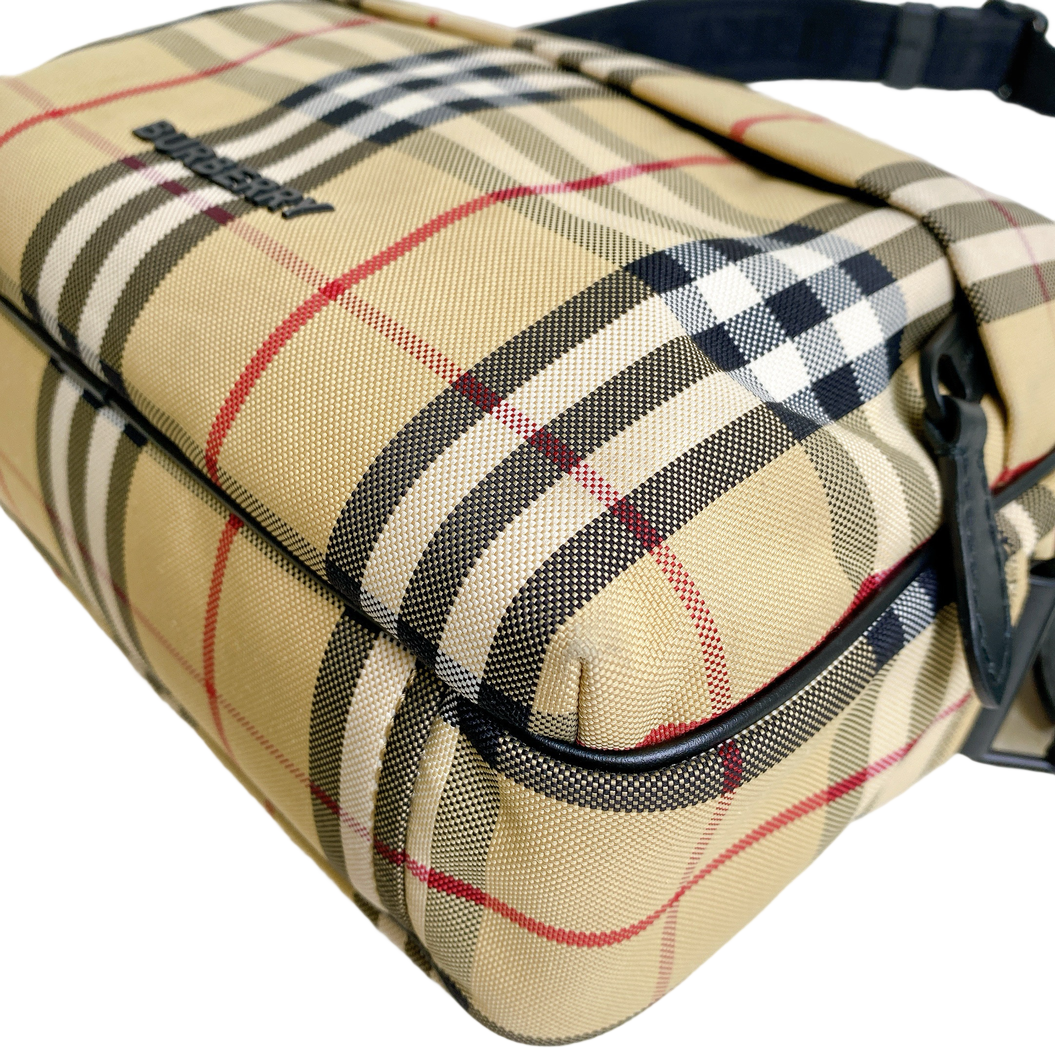 BURBERRY SLING BAG