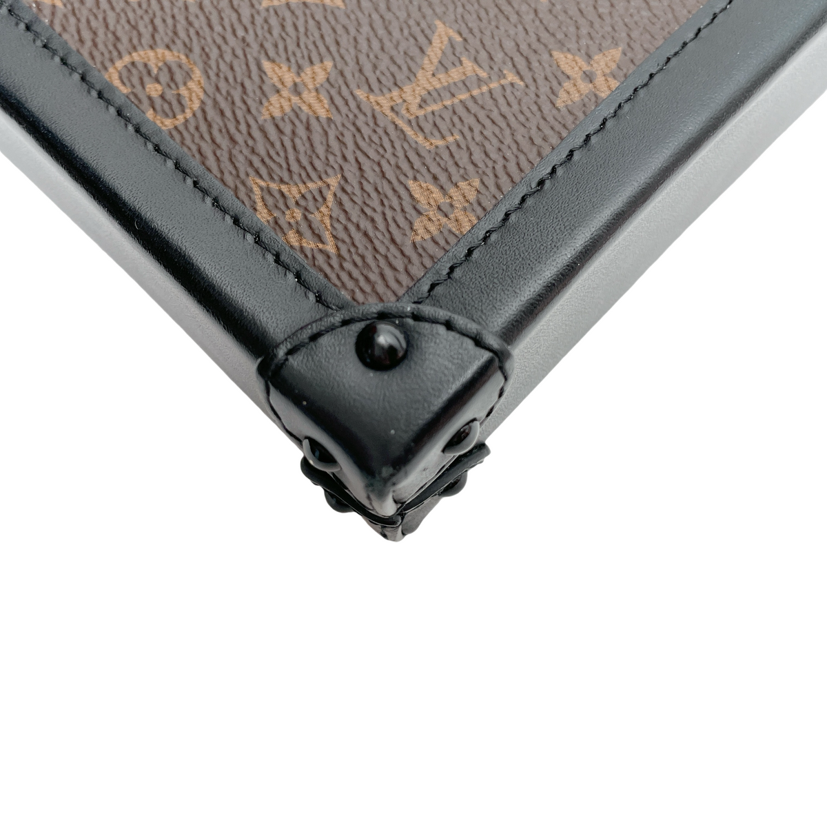 LV POCHETTE TRUNK VERTICALE BOX