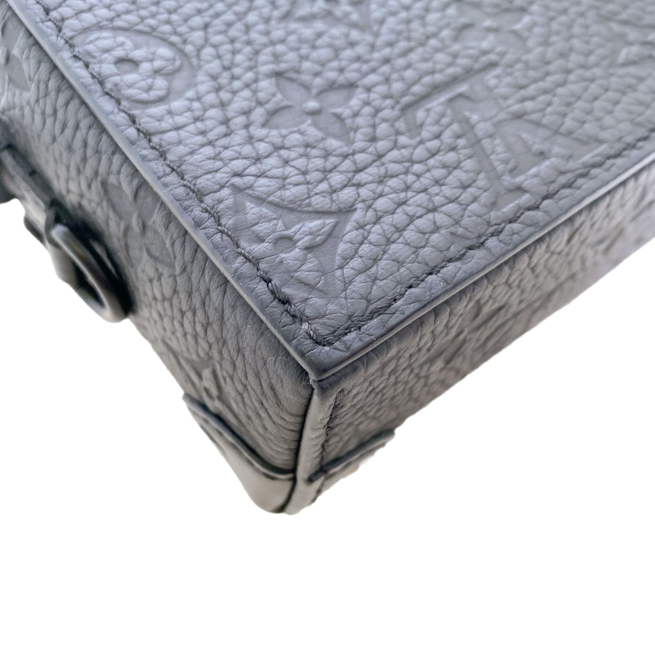 LV STEAMER WEARABLE WALLET