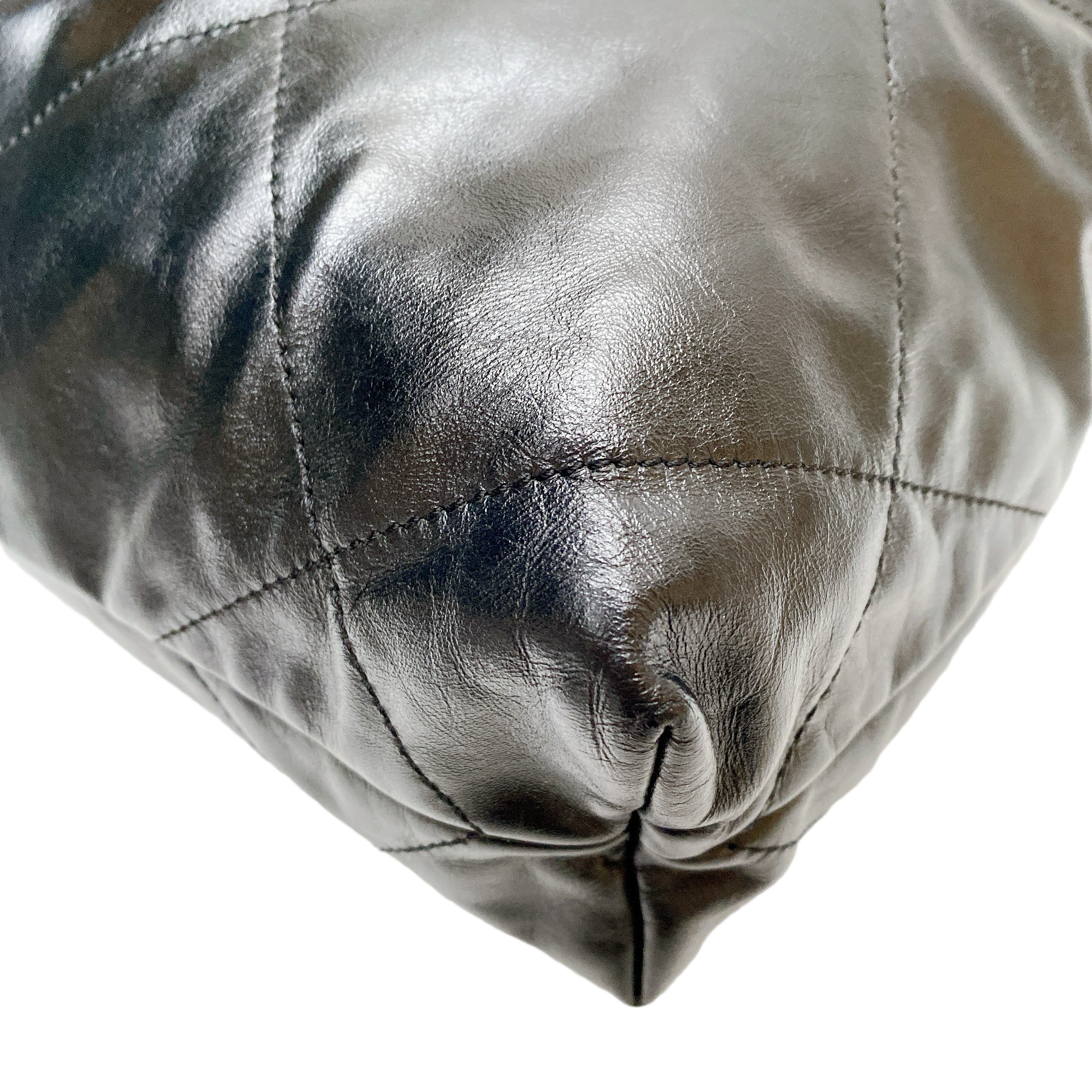 CHANEL 22 SMALL IN BLACK