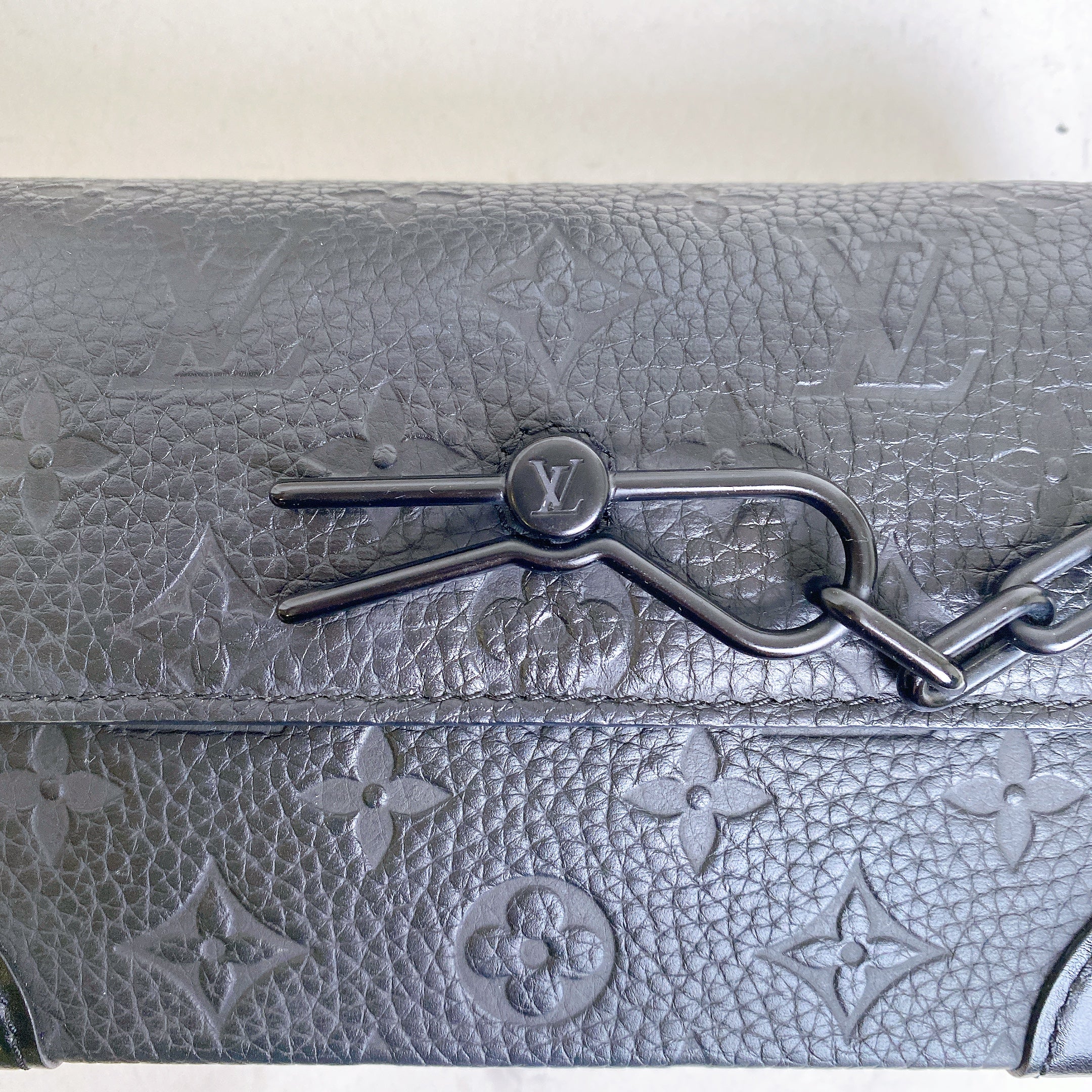 LV STEAMER WEARABLE WALLET