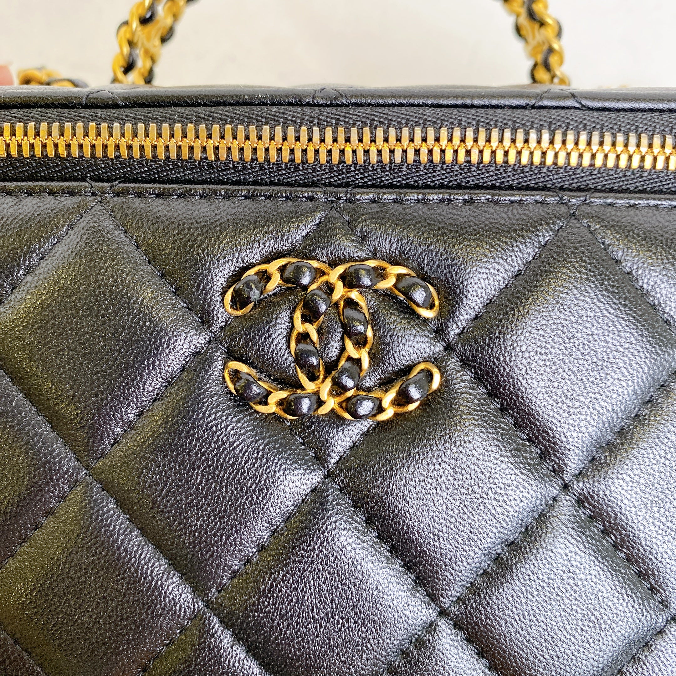 CHANEL VANITY WITH CHAIN TOP HANDLE