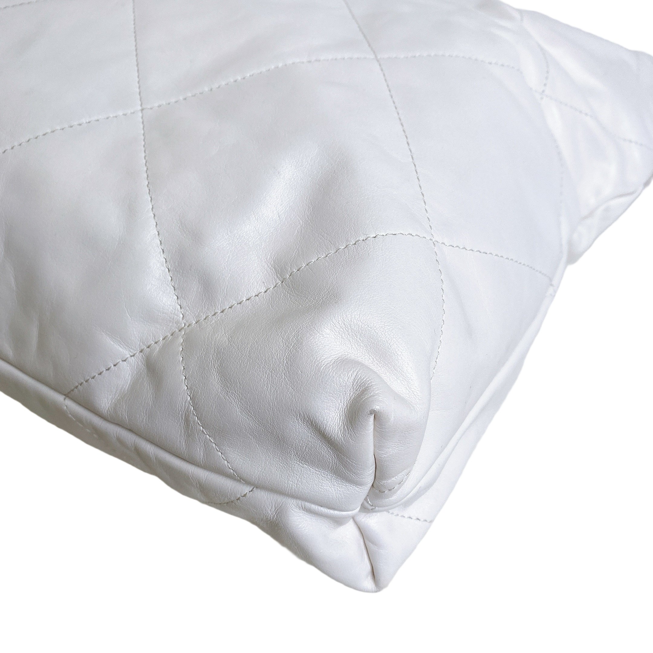 CHANEL 22 LARGE WHITE