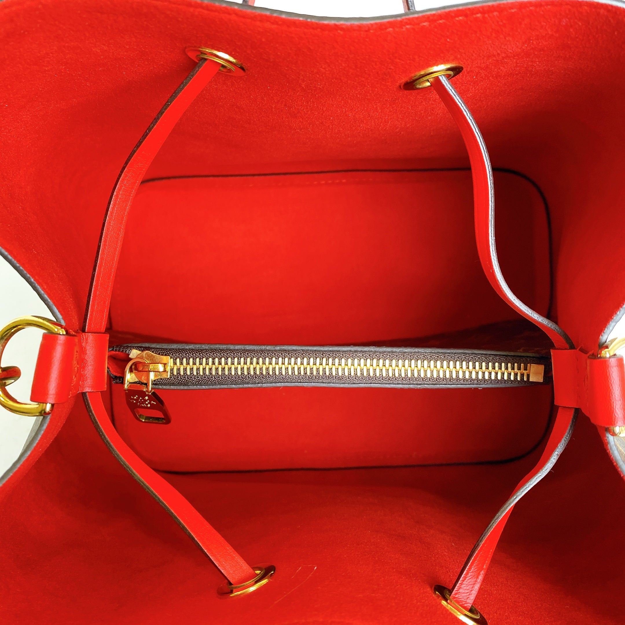 LV NEONOE MM IN RED
