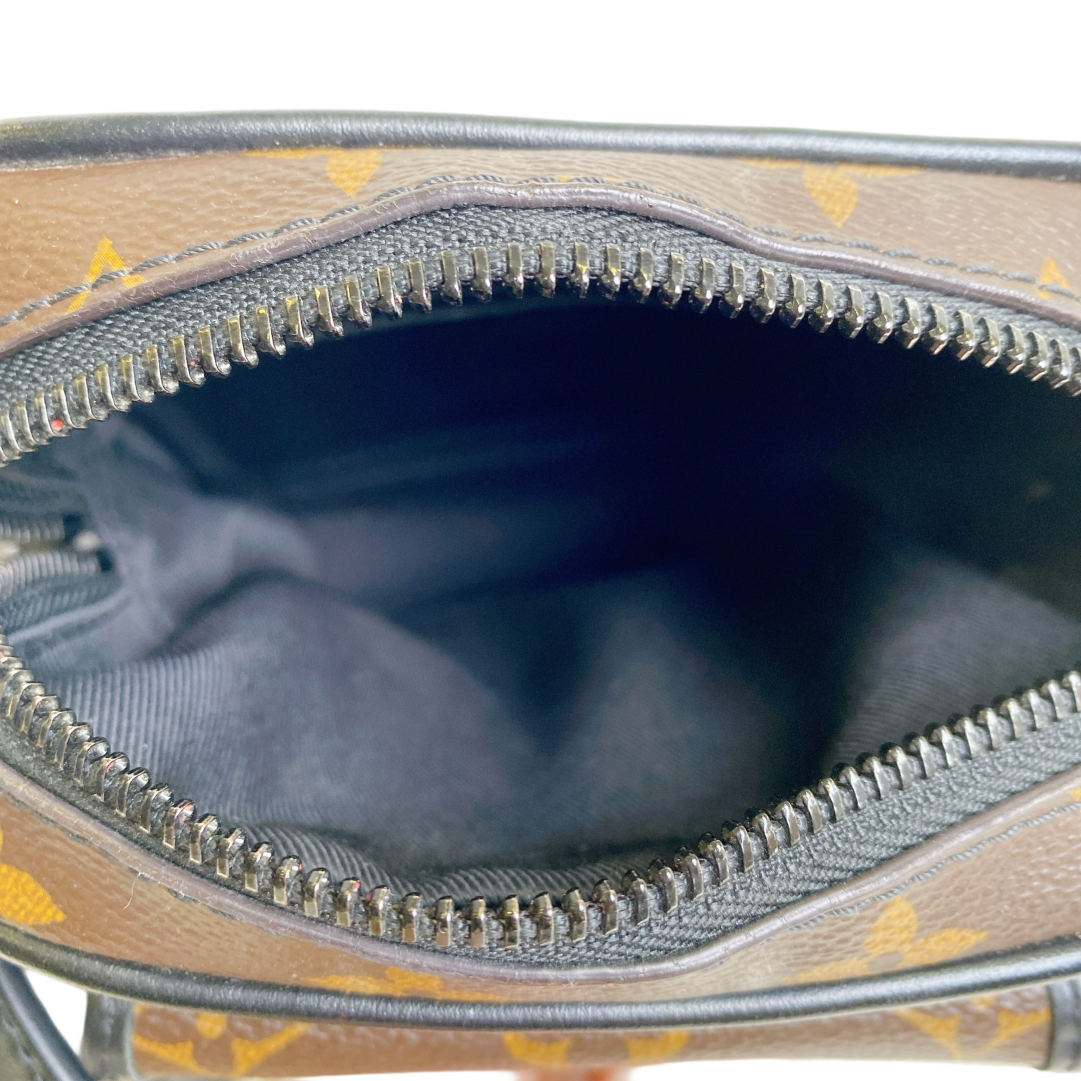 LV CHRISTOPHER WEARABLE