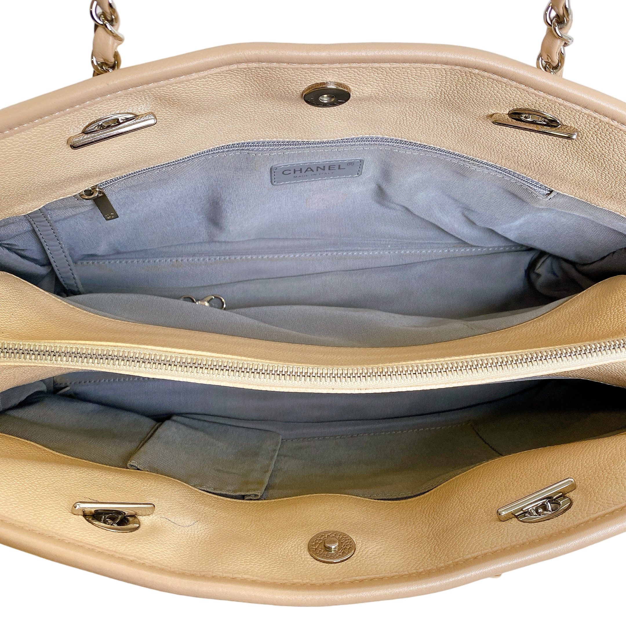 CHANEL TOTE IN BEIGE