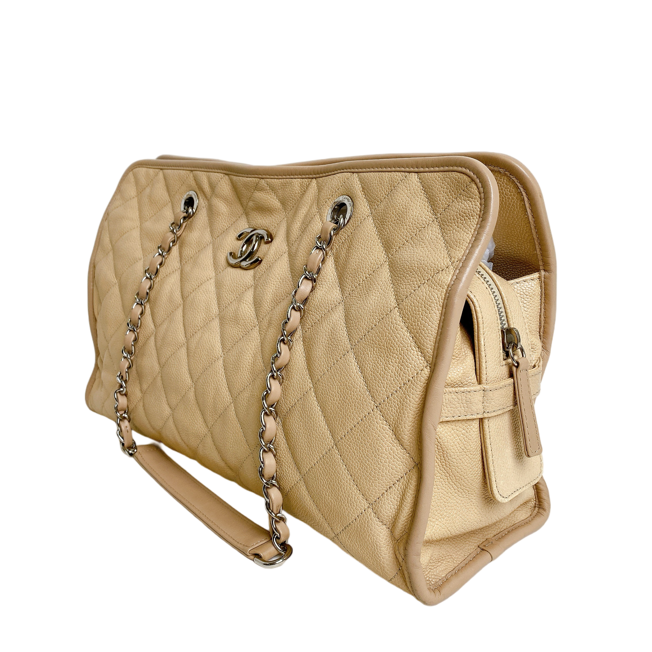 CHANEL TOTE IN BEIGE