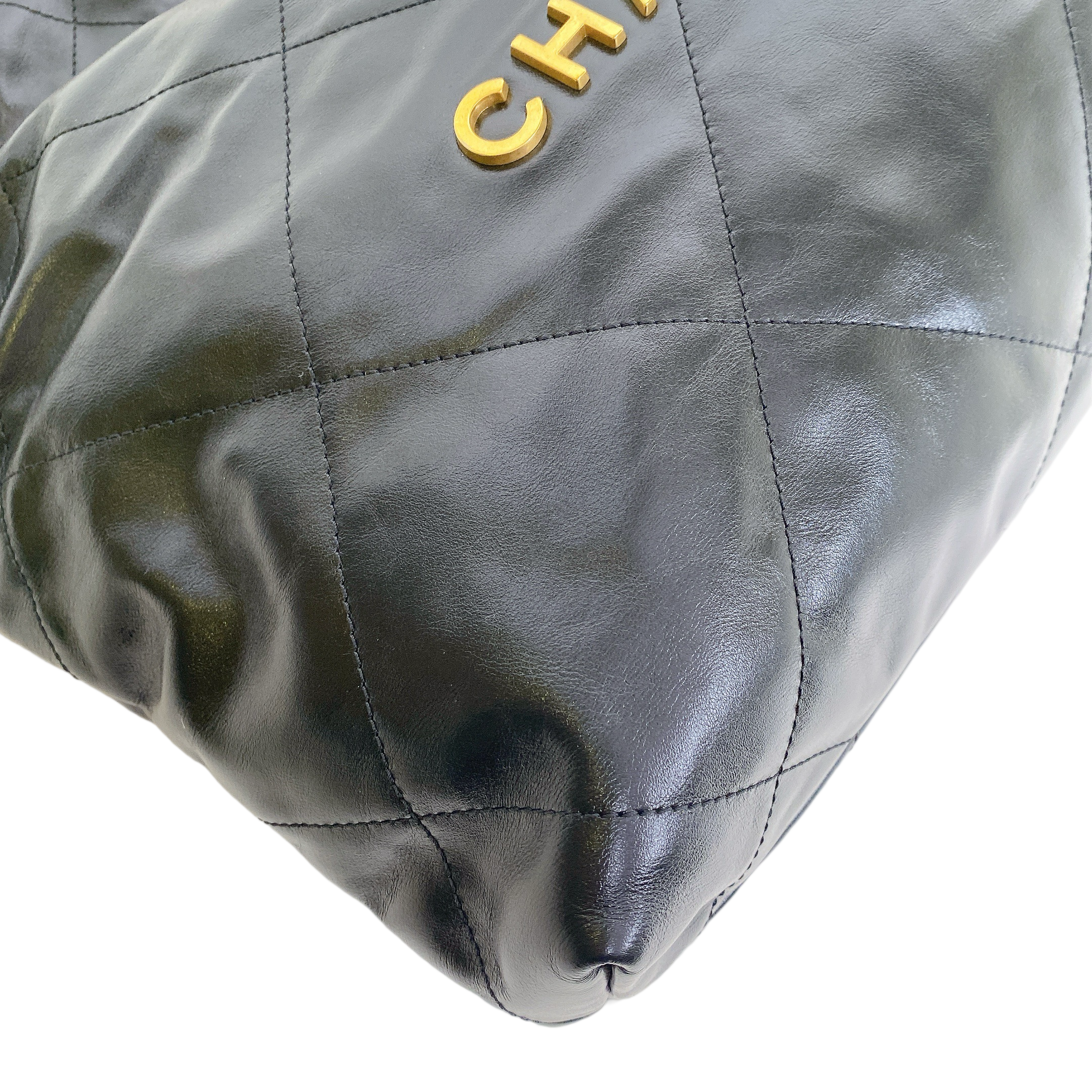 CHANEL 22 SMALL IN BLACK