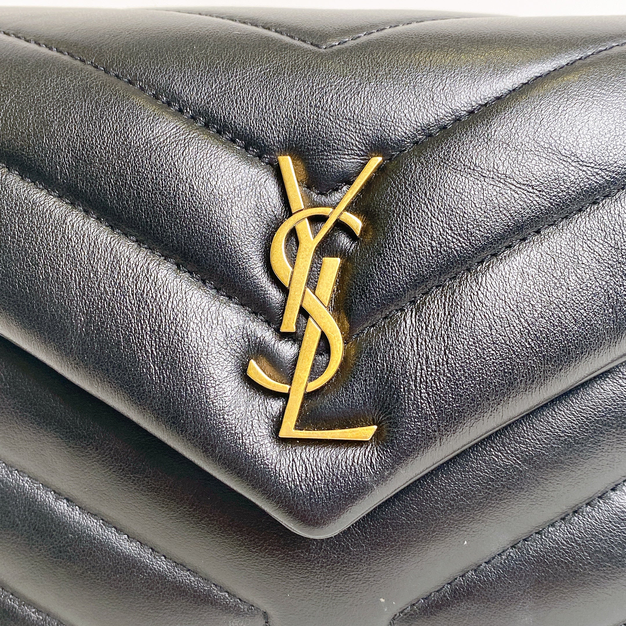 YSL LOULOU IN BLACK
