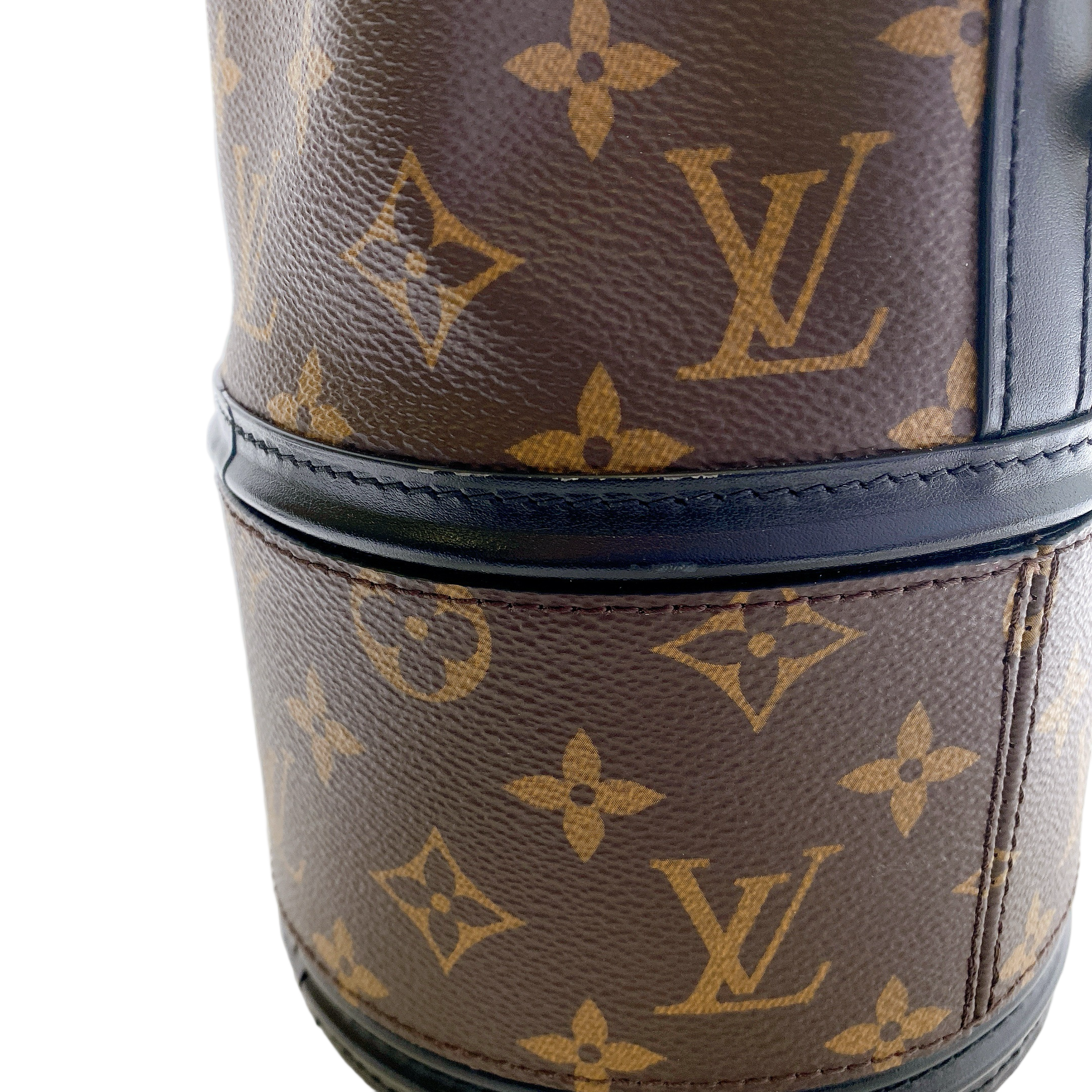 LV CANOE