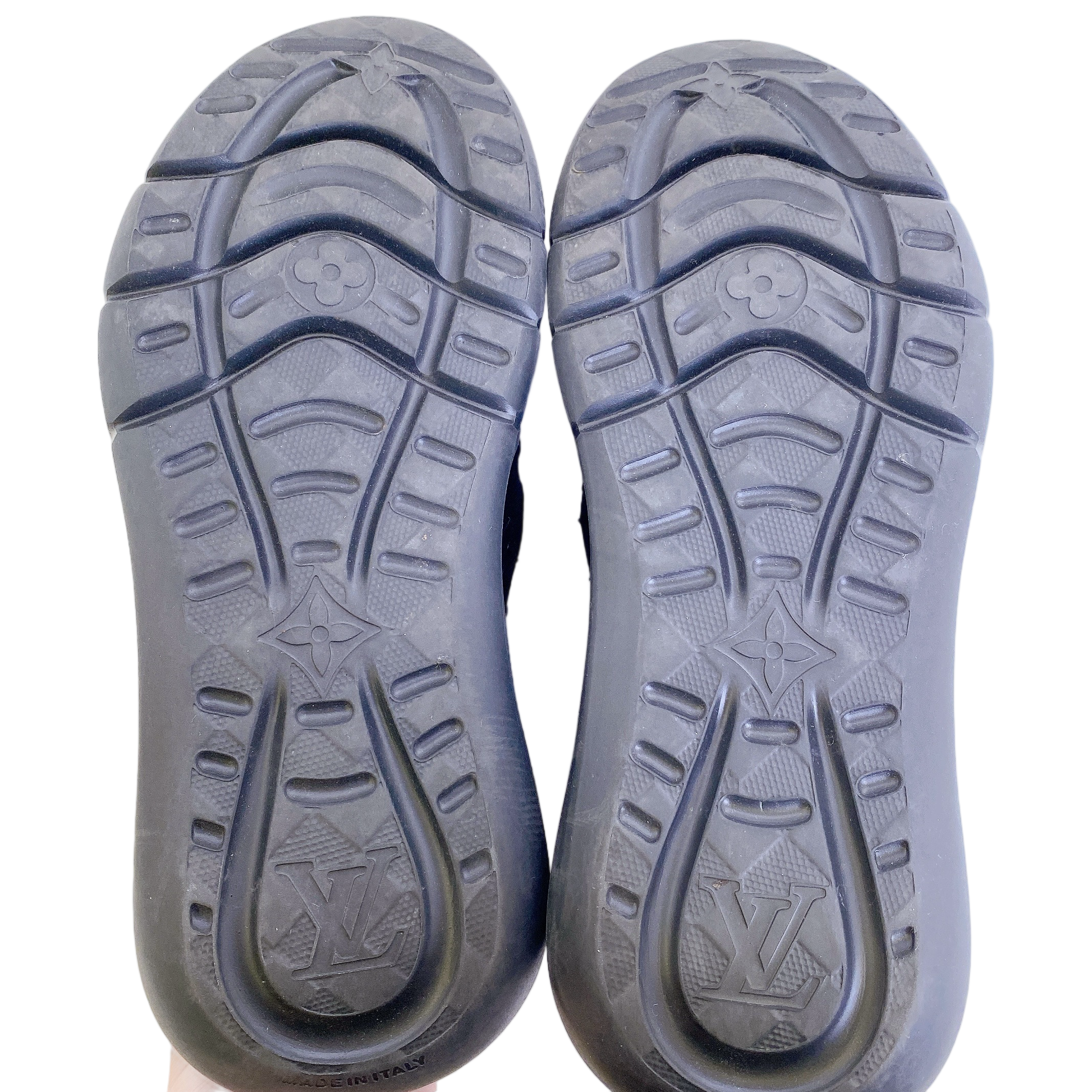 LV MEN SNEAKER IN BLACK