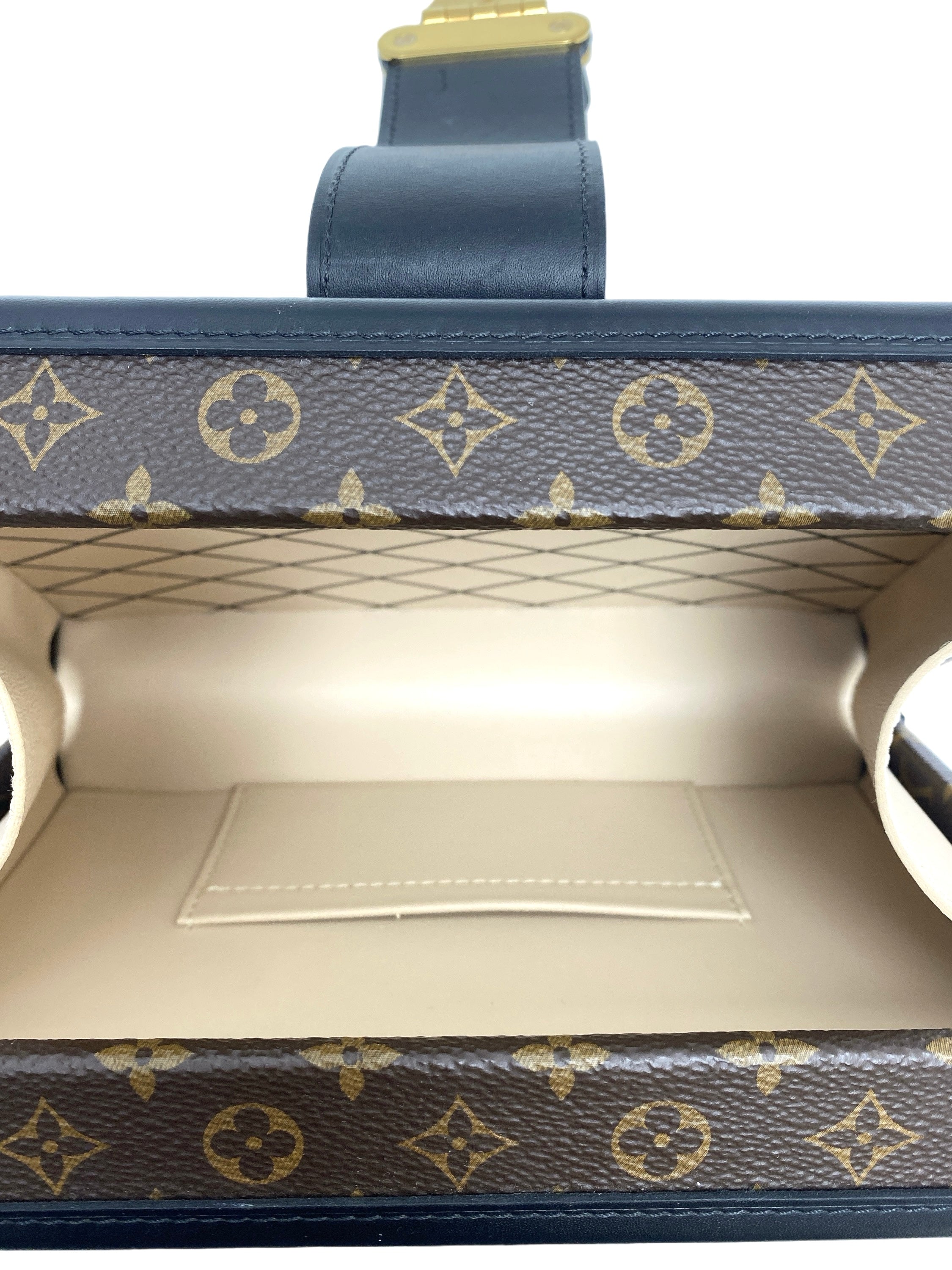LV PETITE MALLE MONOGRAM