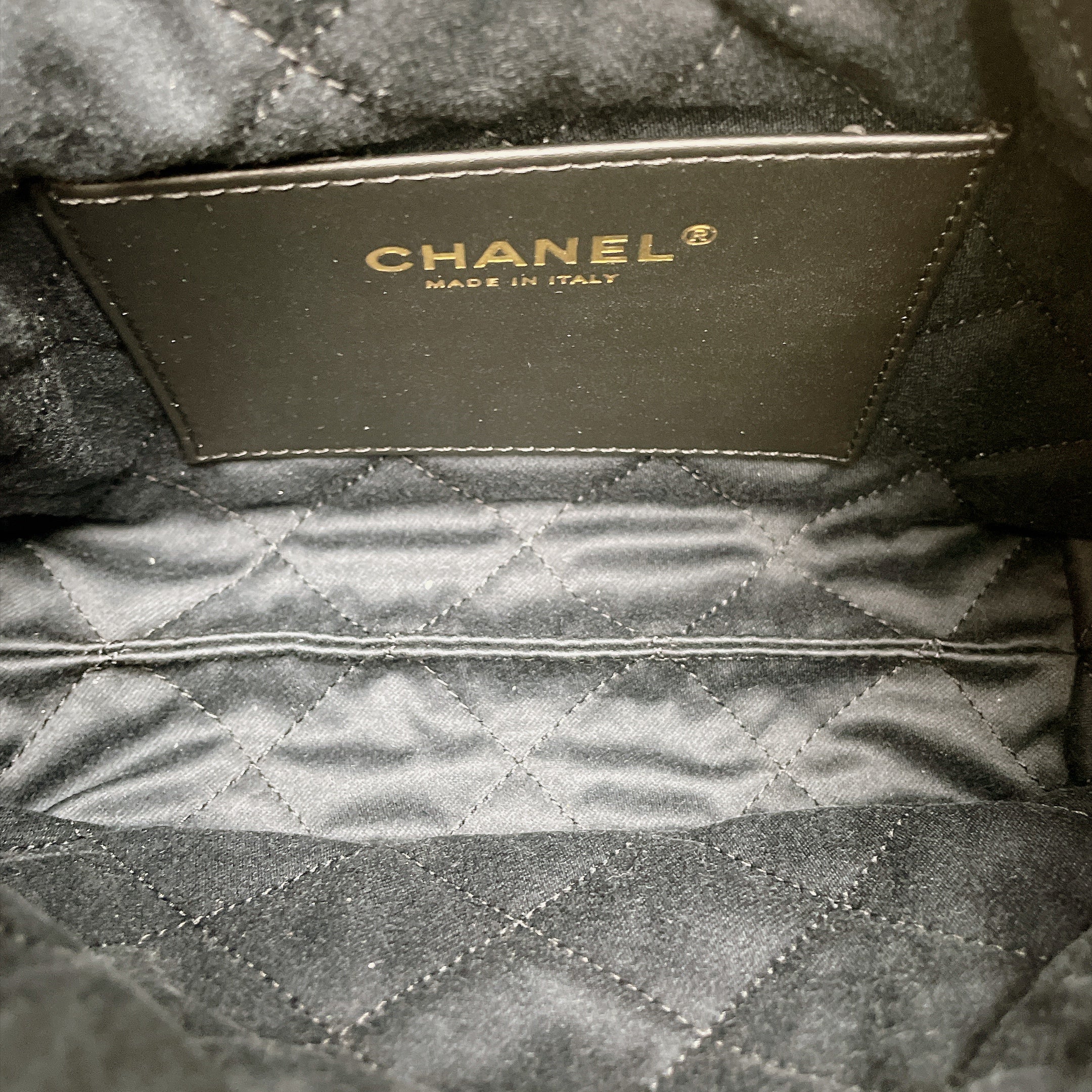 CHANEL 22 MINI HANDBAG