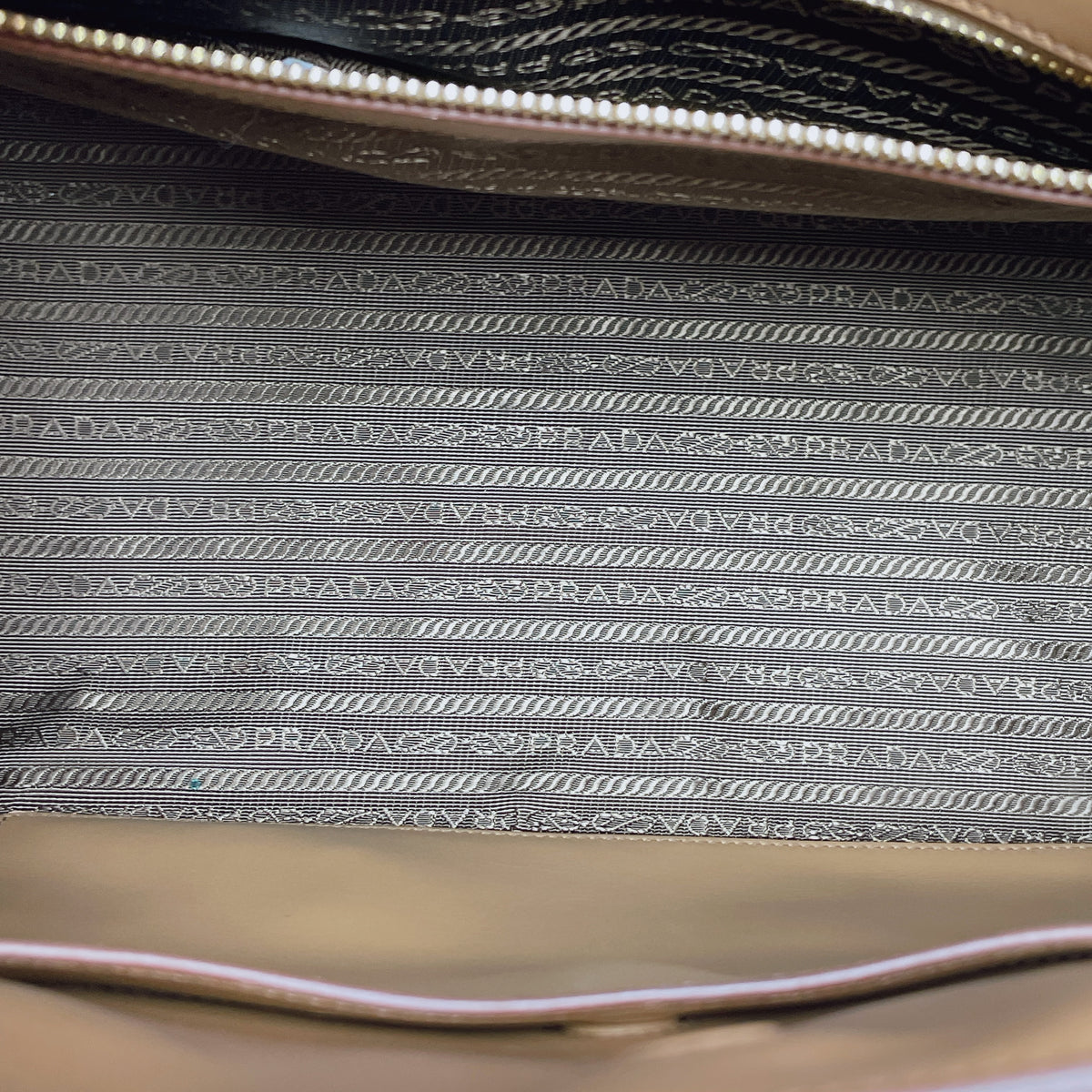 PRADA SOFT BIBLIOTHÈQUE TOTE CITY