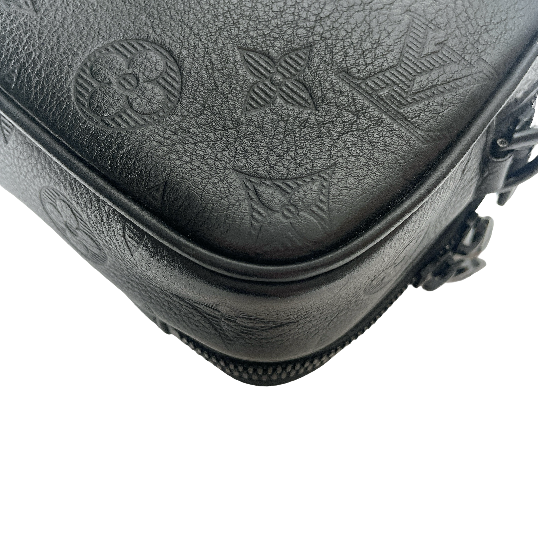 LV ALPHA WEARABLE WALLET