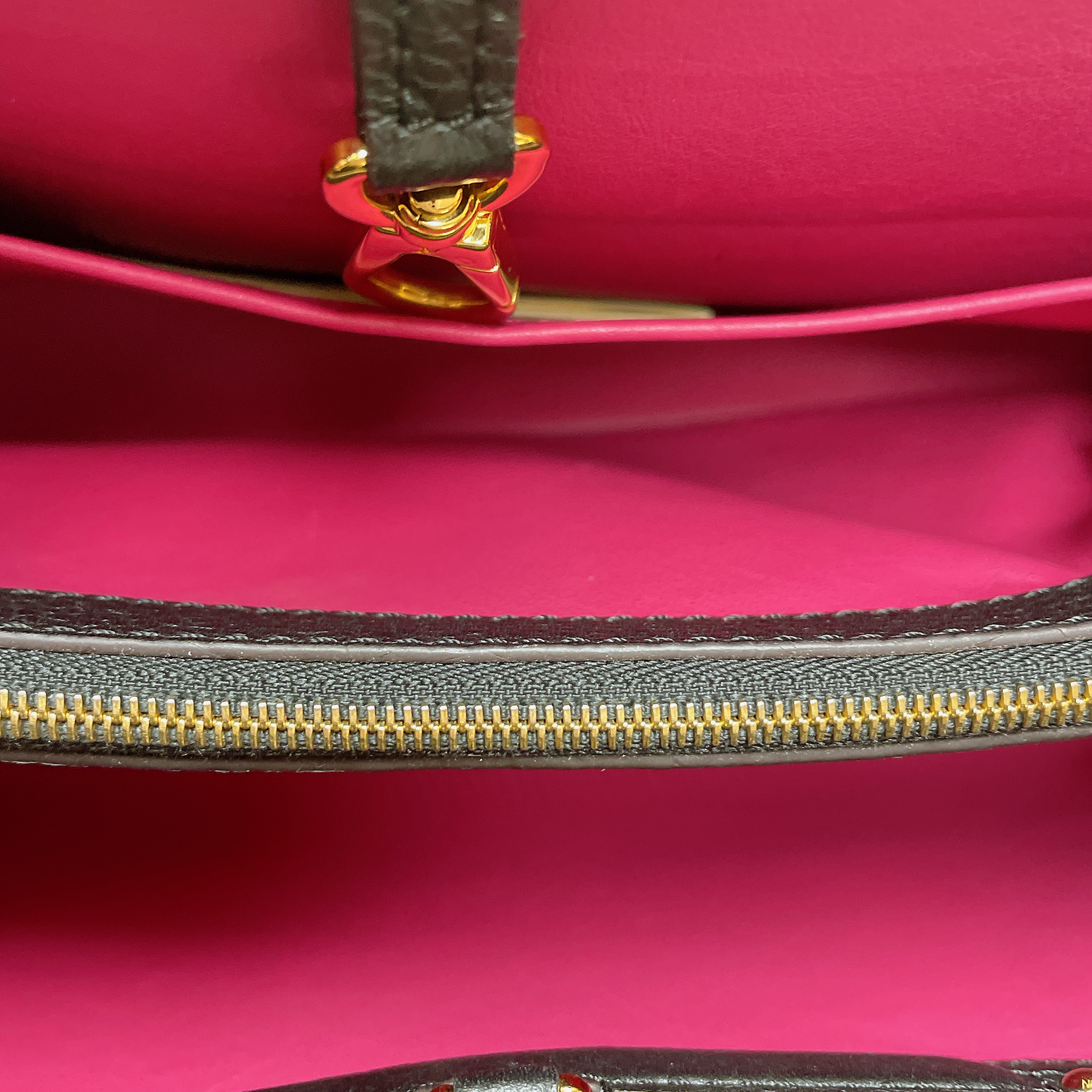 LV CAPUCINES MM
