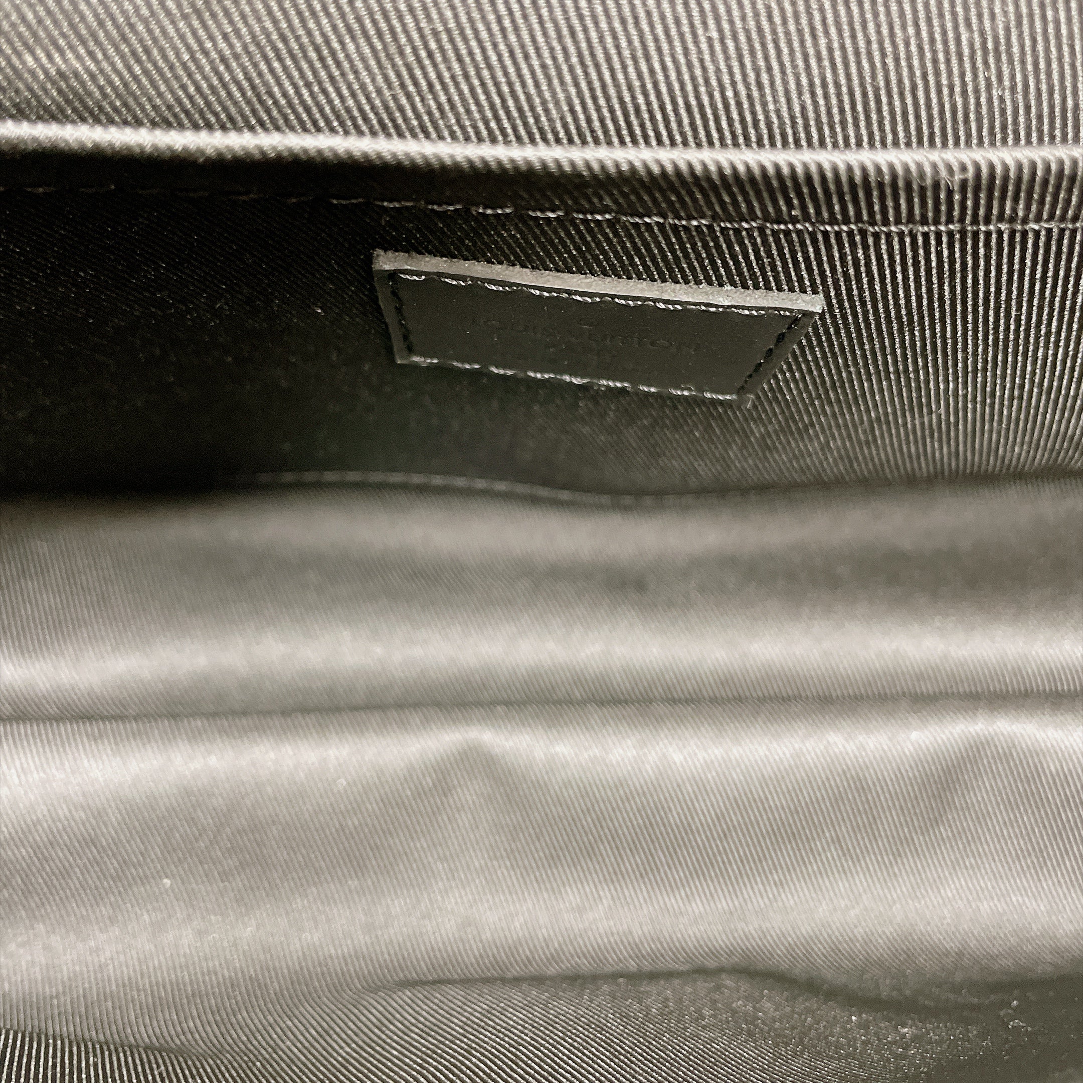 LV S-CAPE MESSENGER
