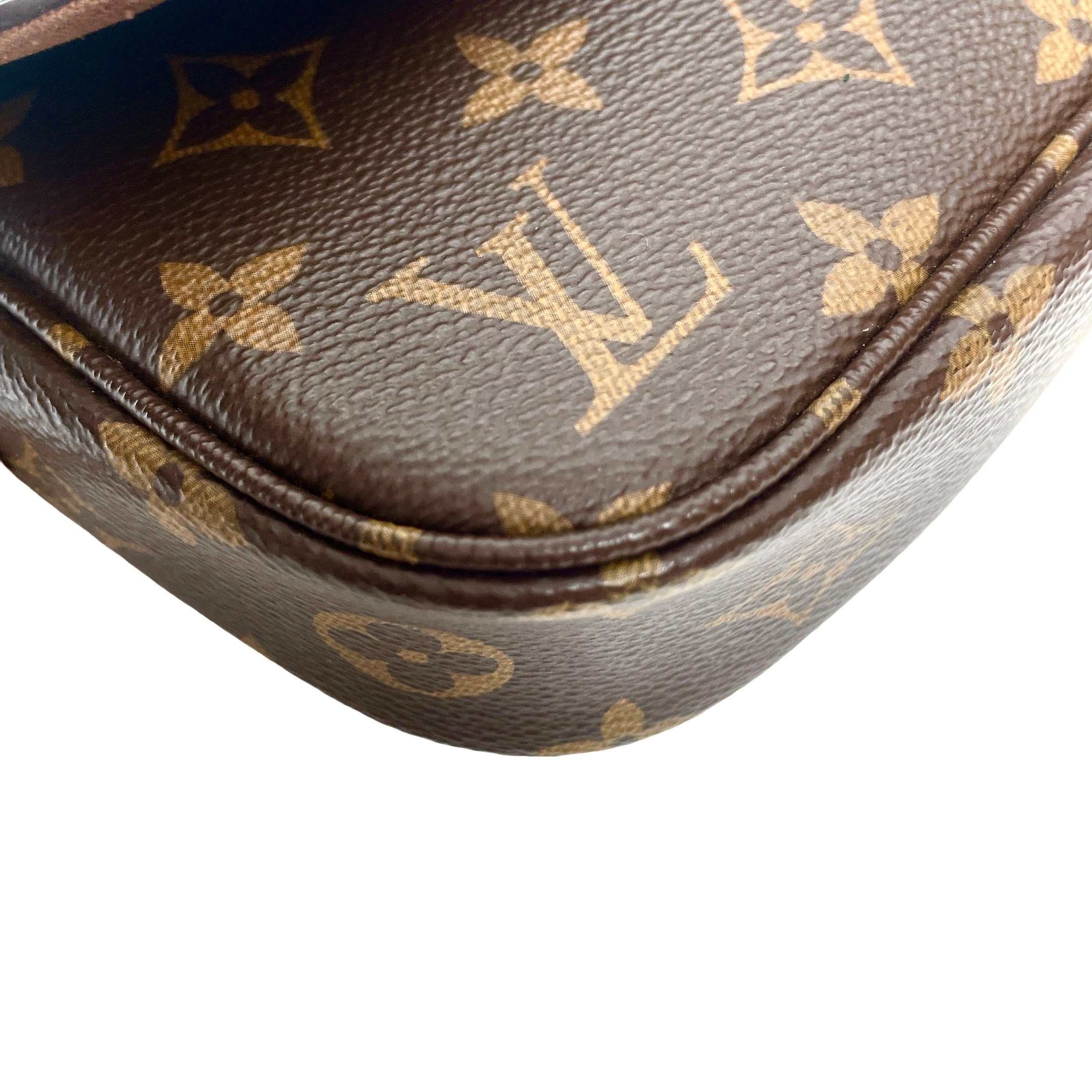 LV IVY WALLET ON CHAIN