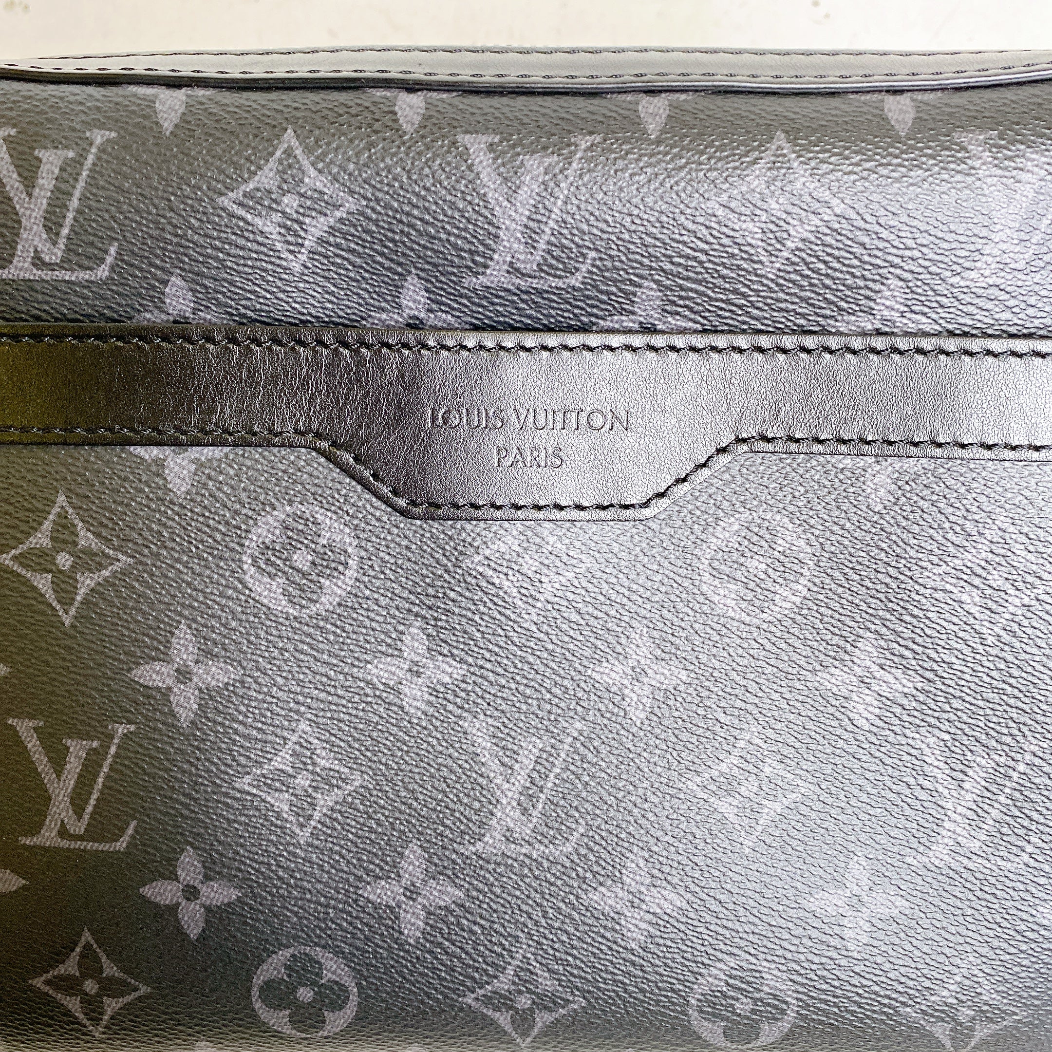 LV TRIO MESSENGER
