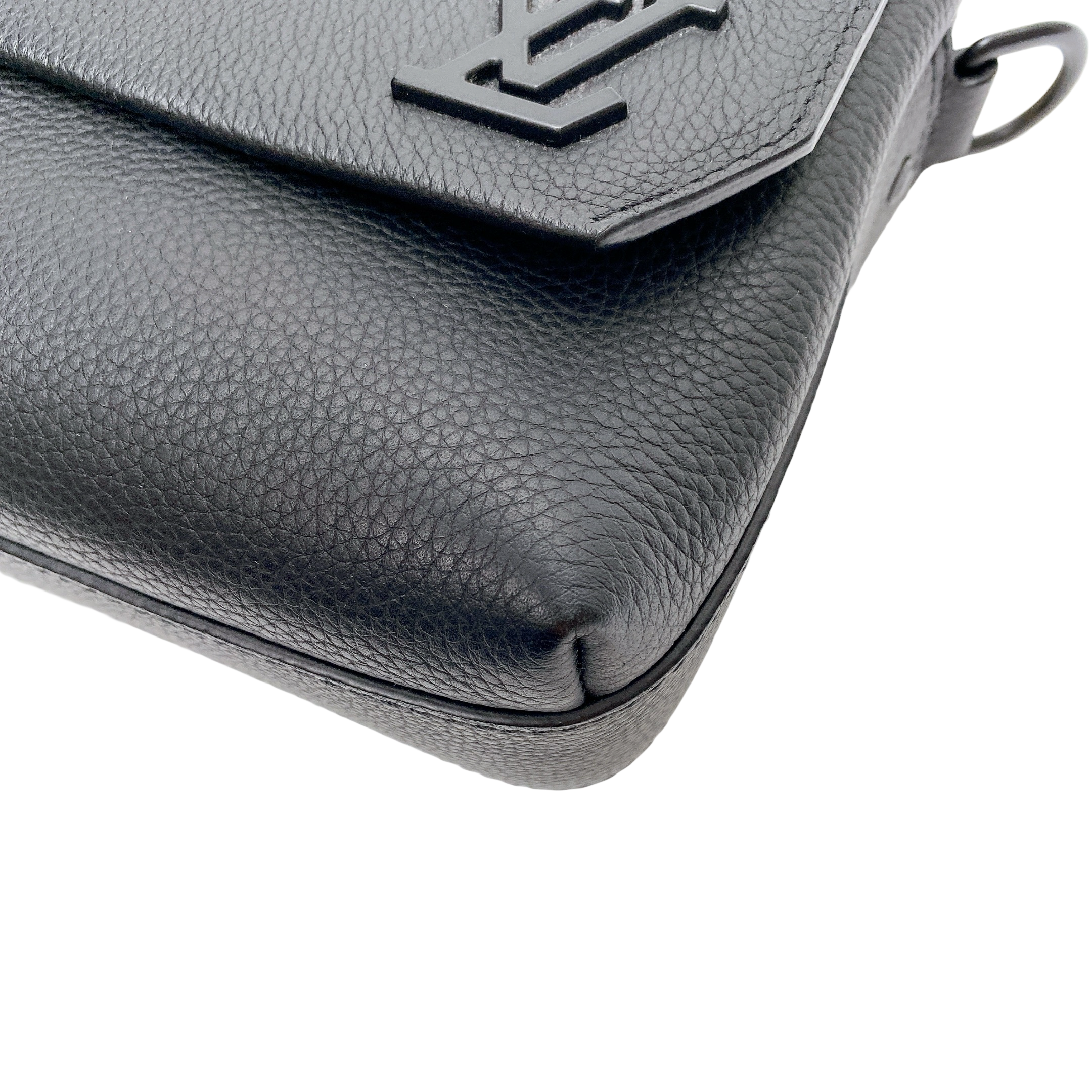 LV  FASTLINE MESSENGER