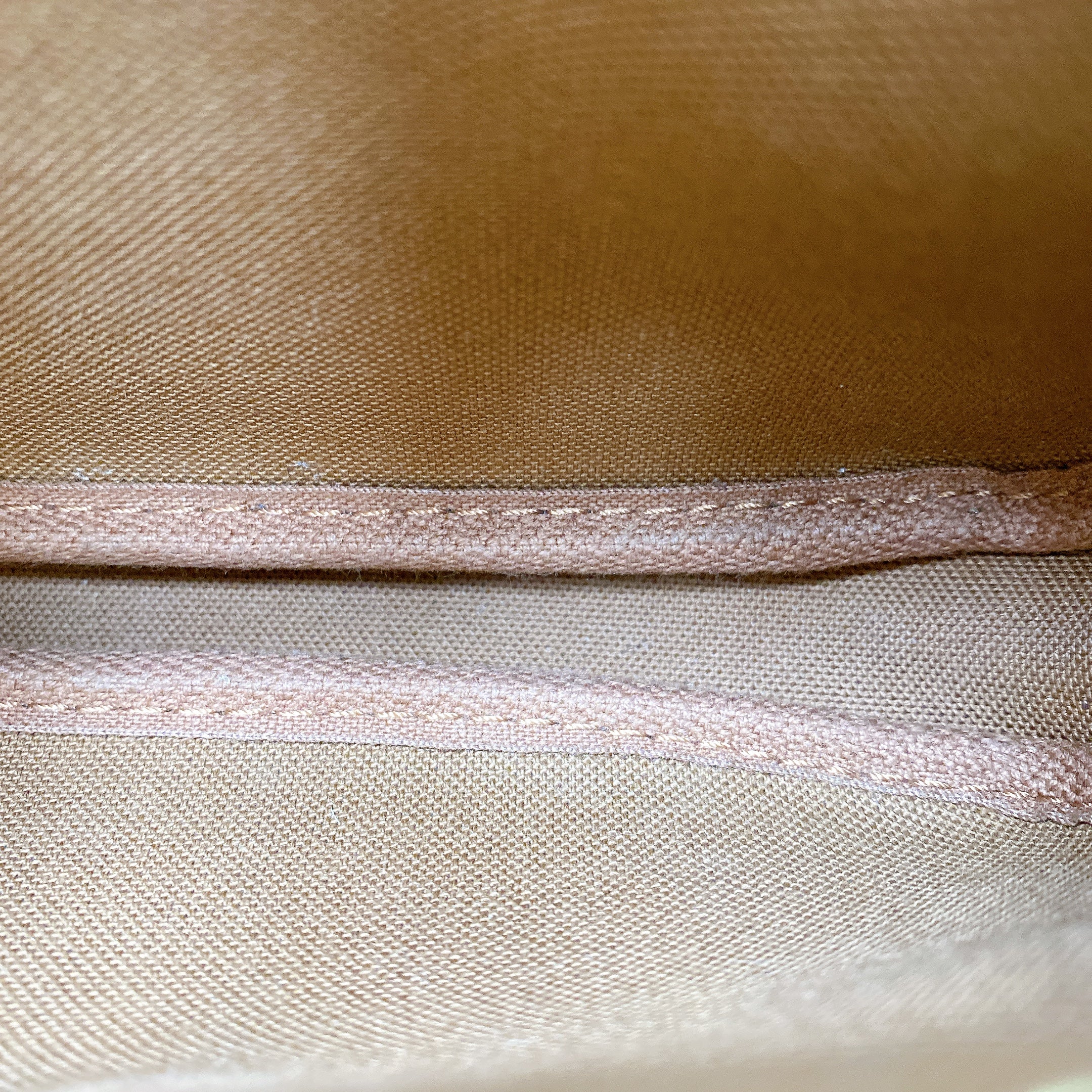 LV MULTI POCHETTE IN PINK