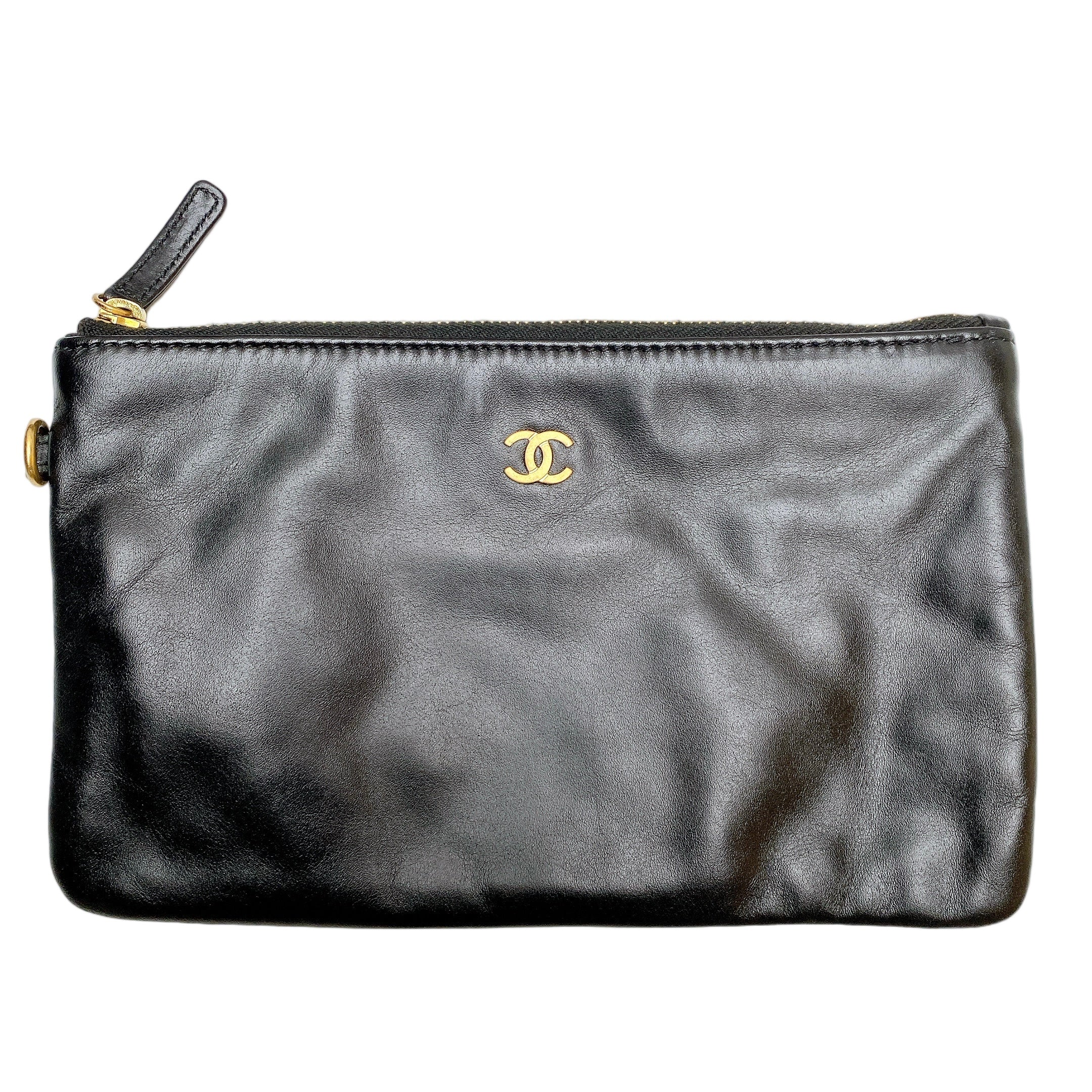 CHANEL 22 SMALL IN BLACK