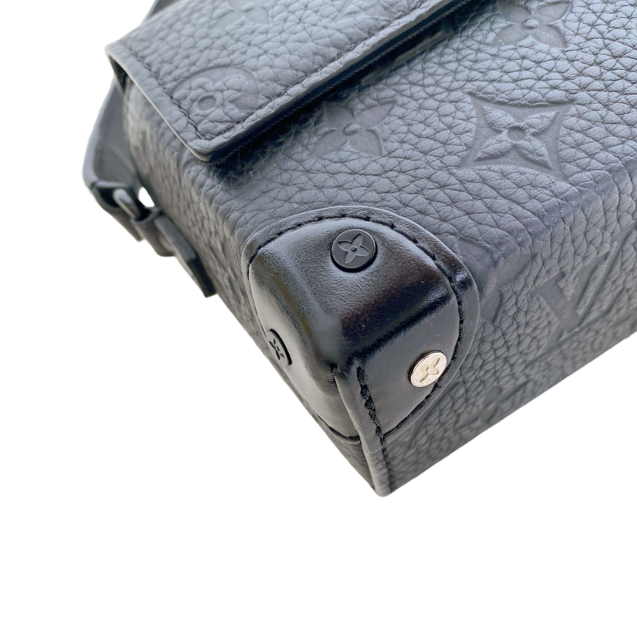 LV STEAMER WEARABLE WALLET