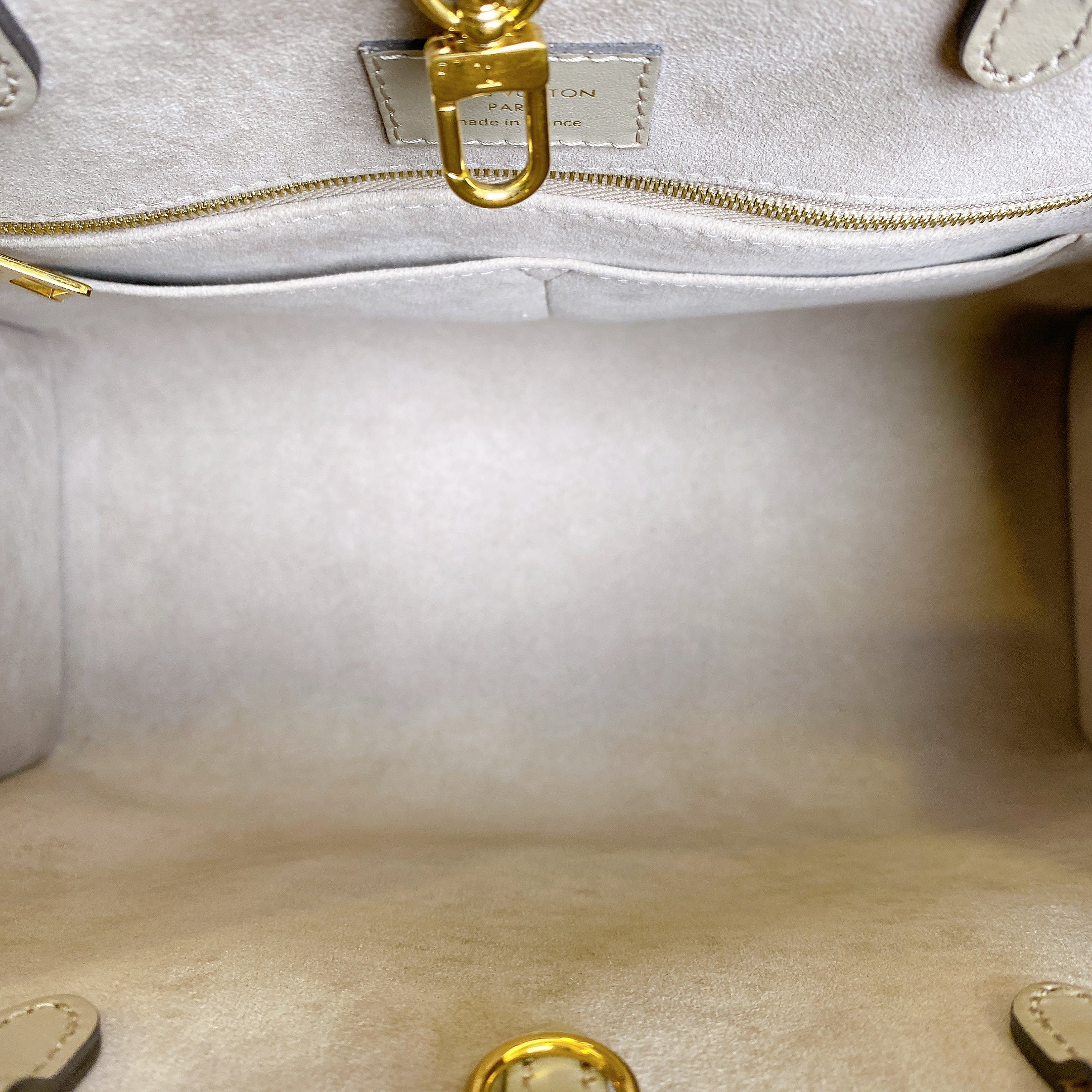 LV ONTHEGO MM BI COLOR GREY