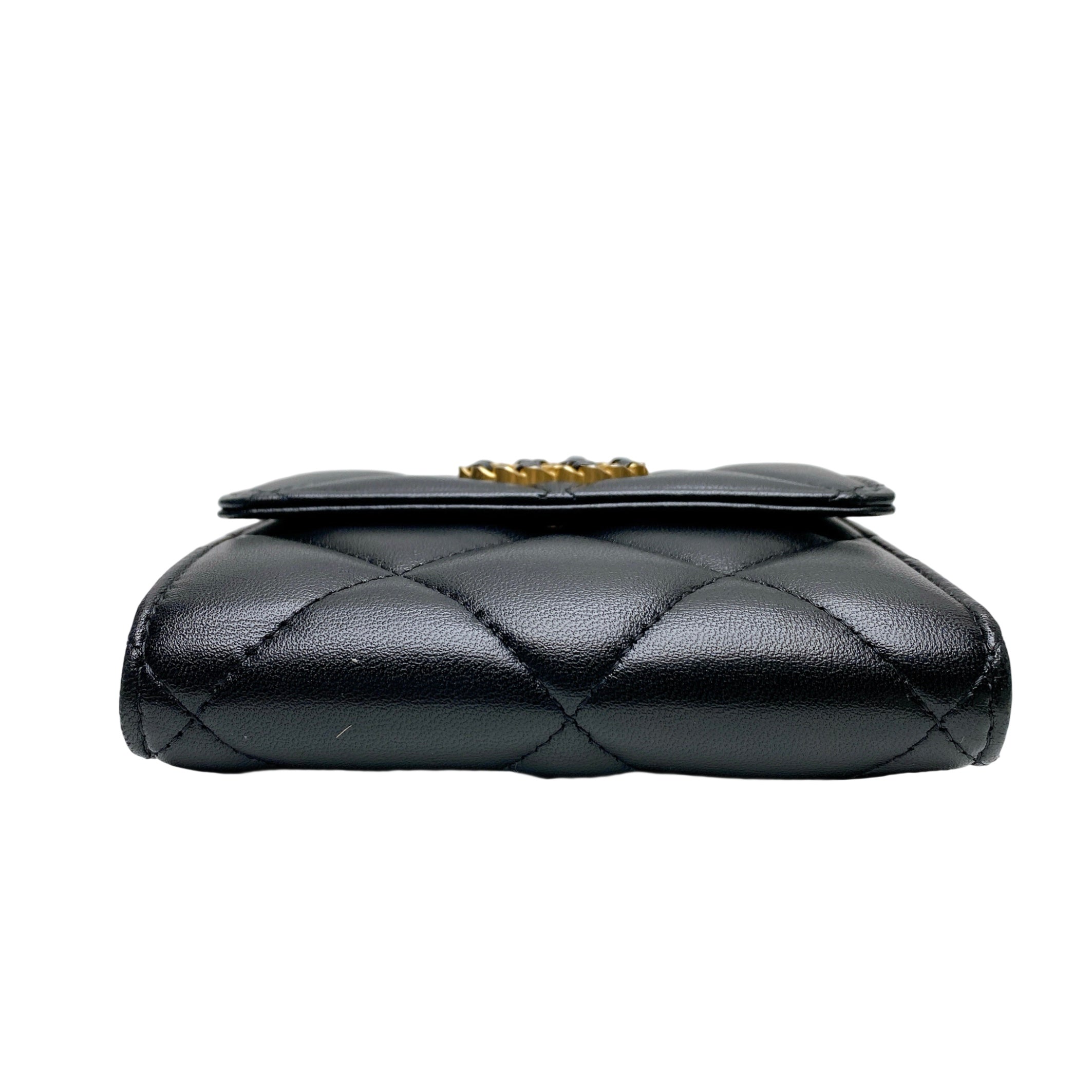 CHANEL 19 FLAP SHORT WALLET
