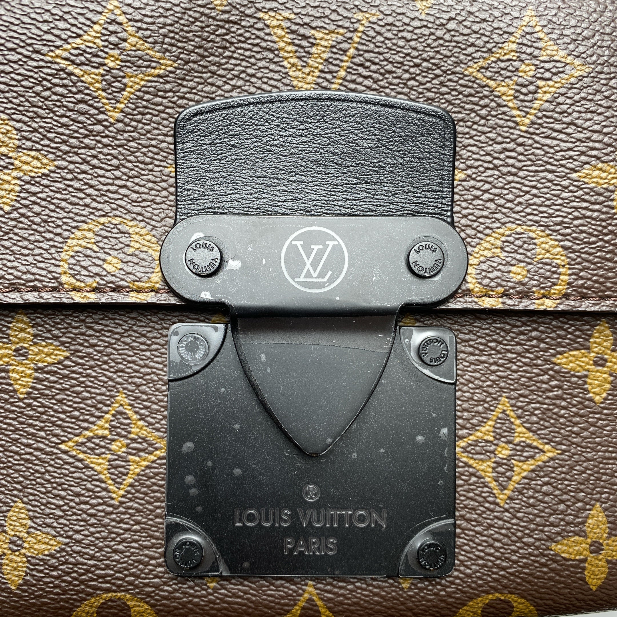 LV S LOCK