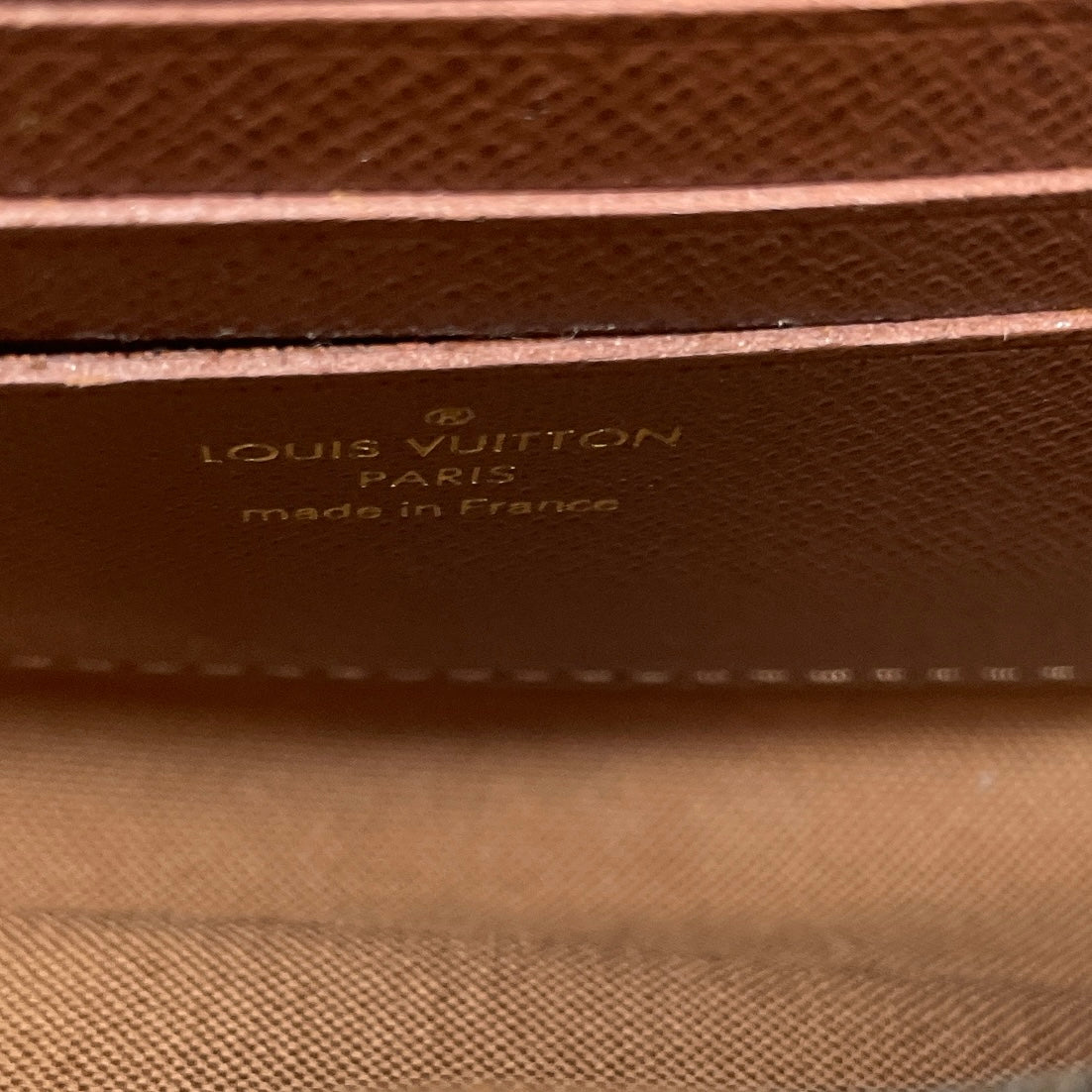 LV IVY WALLET ON CHAIN