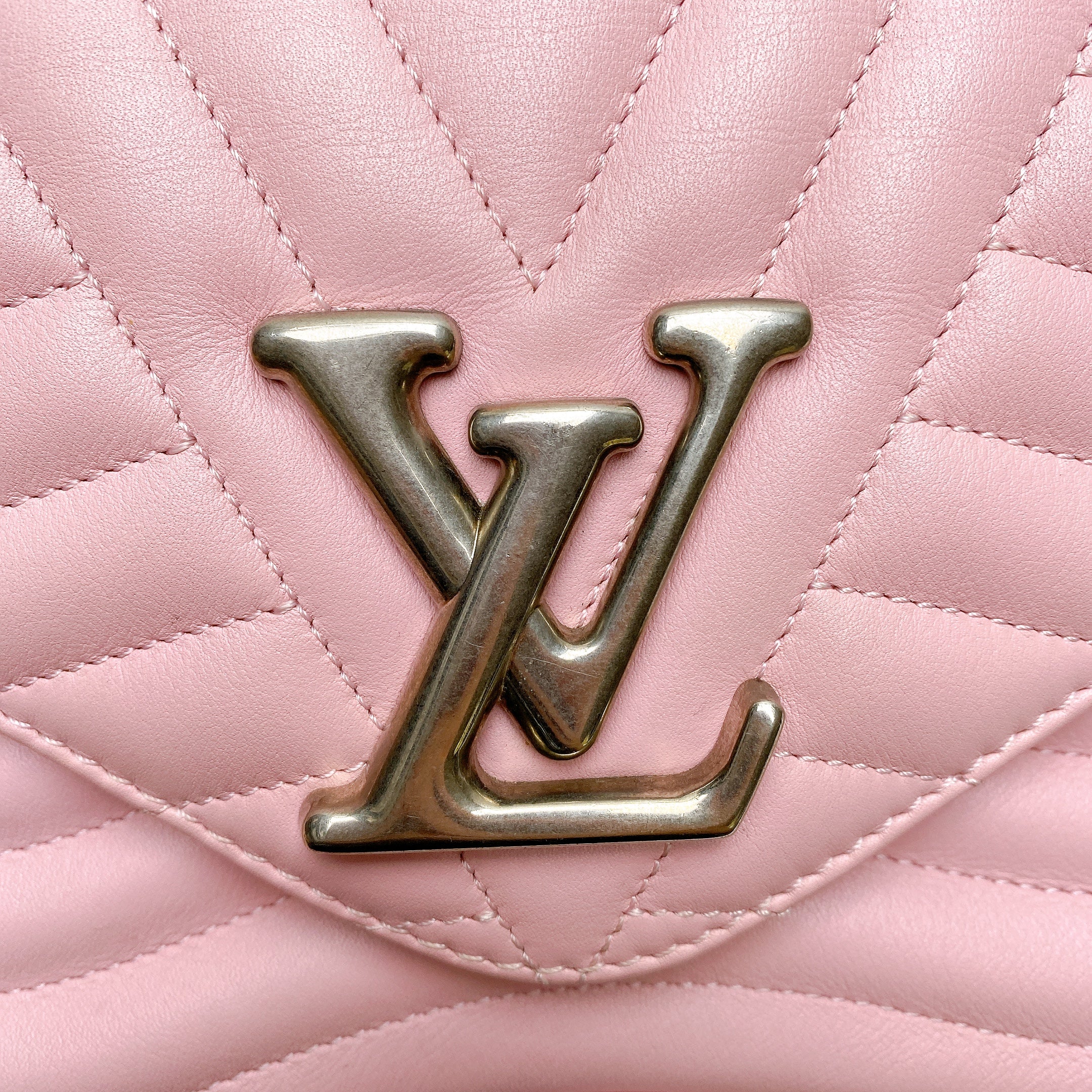 LV NEW WAVE CHAIN BAG MM
