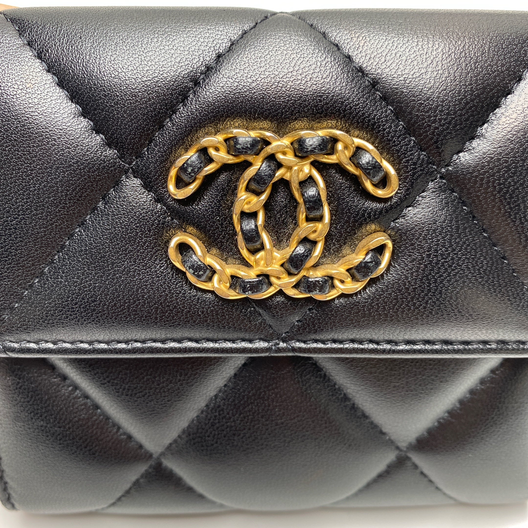 CHANEL 19 FLAP SHORT WALLET