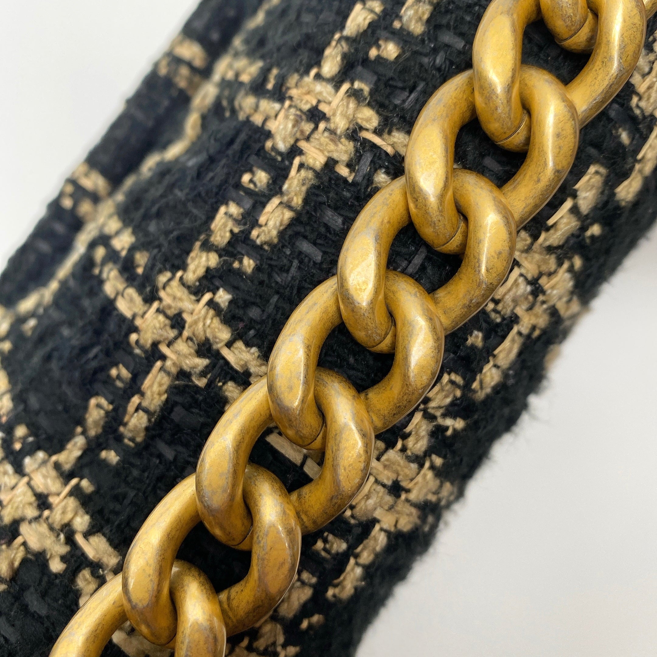 CHANEL 19 TWEED FLAP