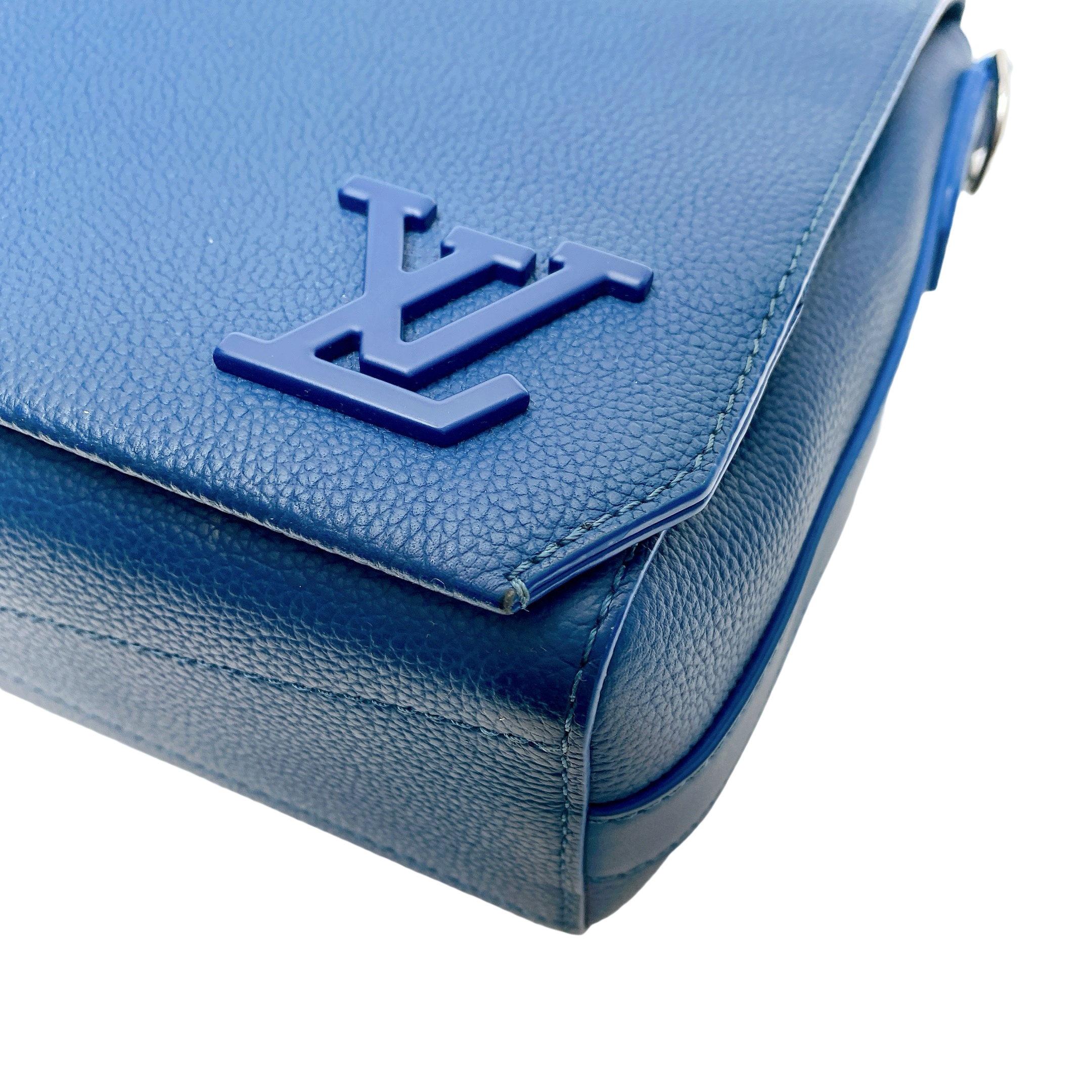 LV TAKE OFF MESSENGER