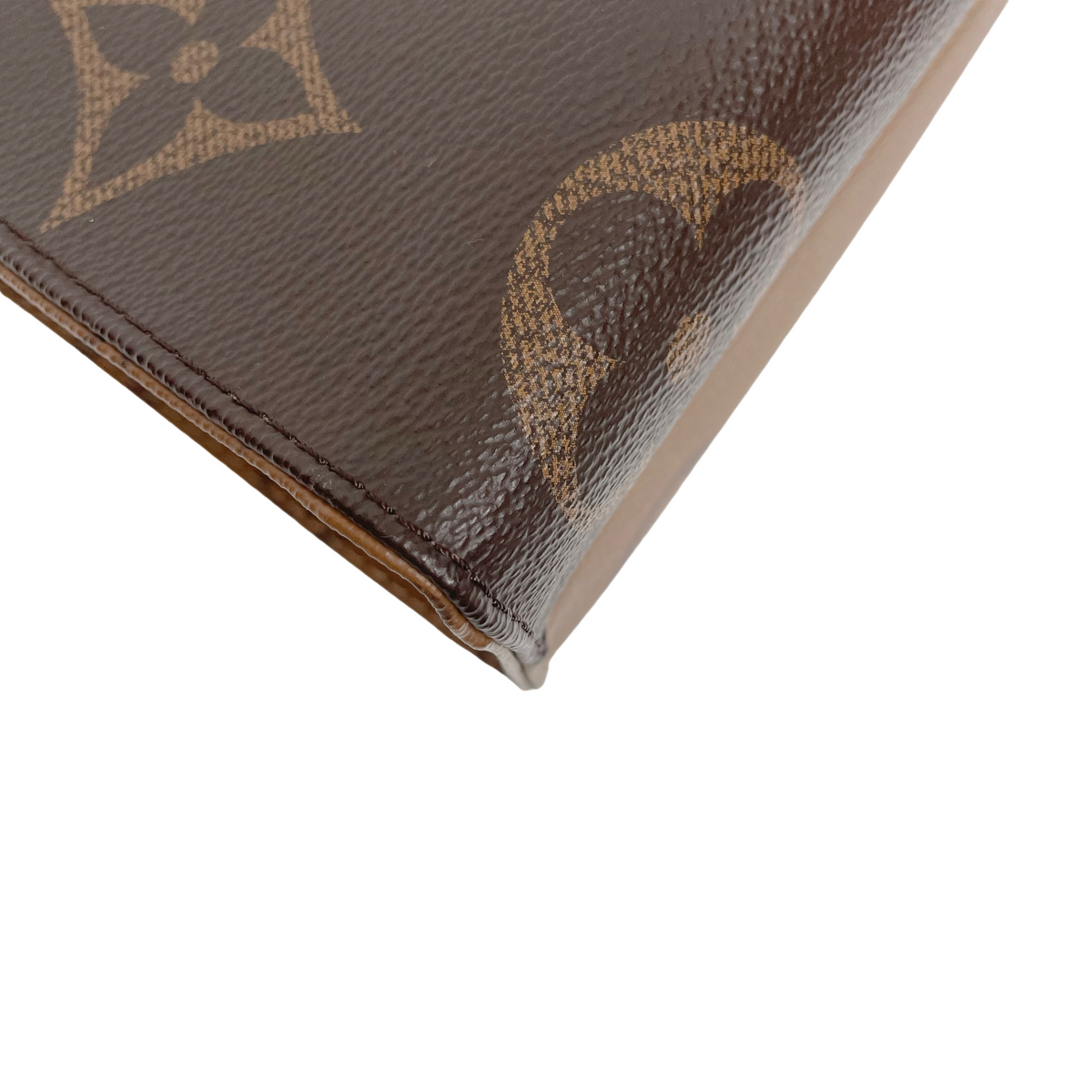 LV ONTHEGO EAST WEST