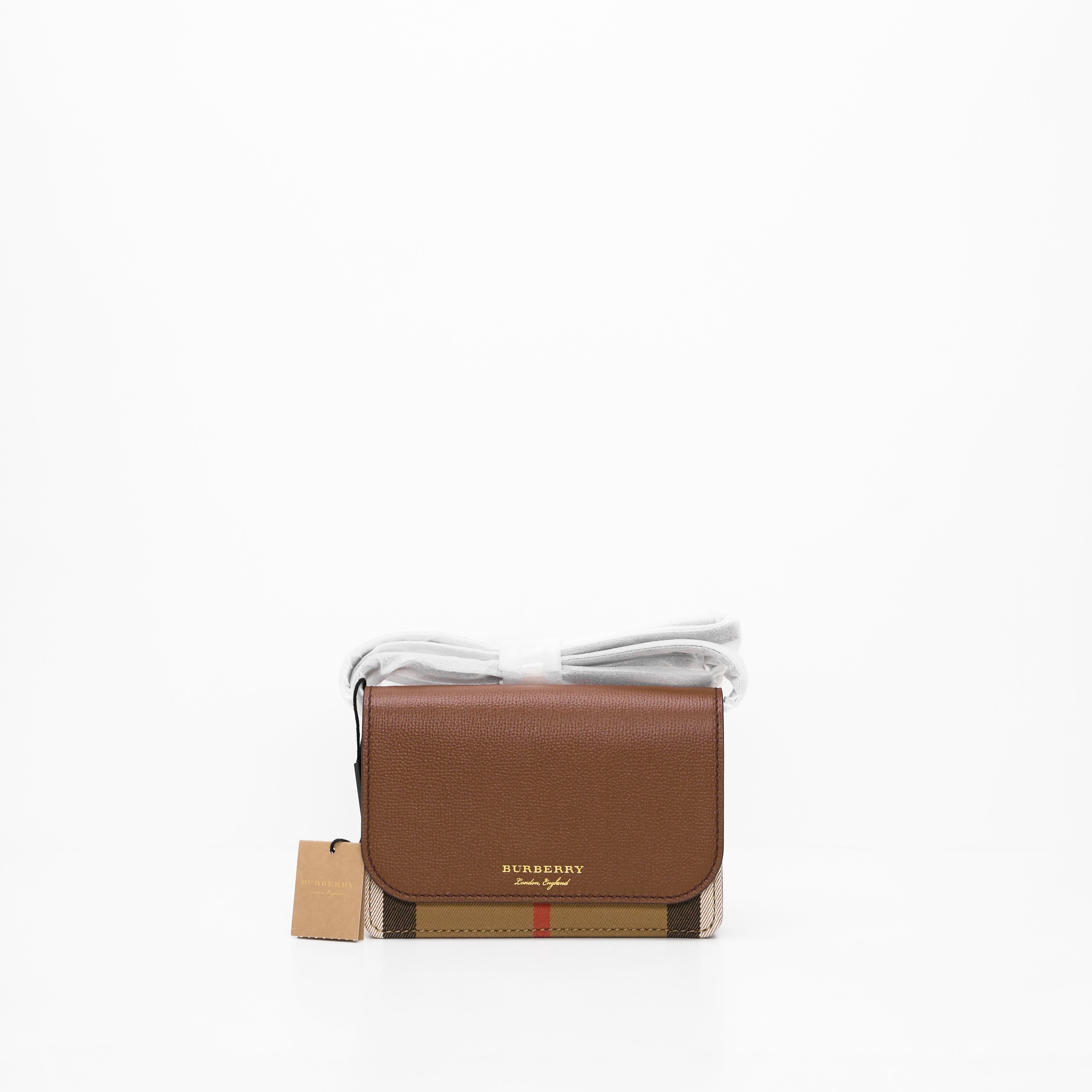 Burberry Hampshire House Check WOC In Brown