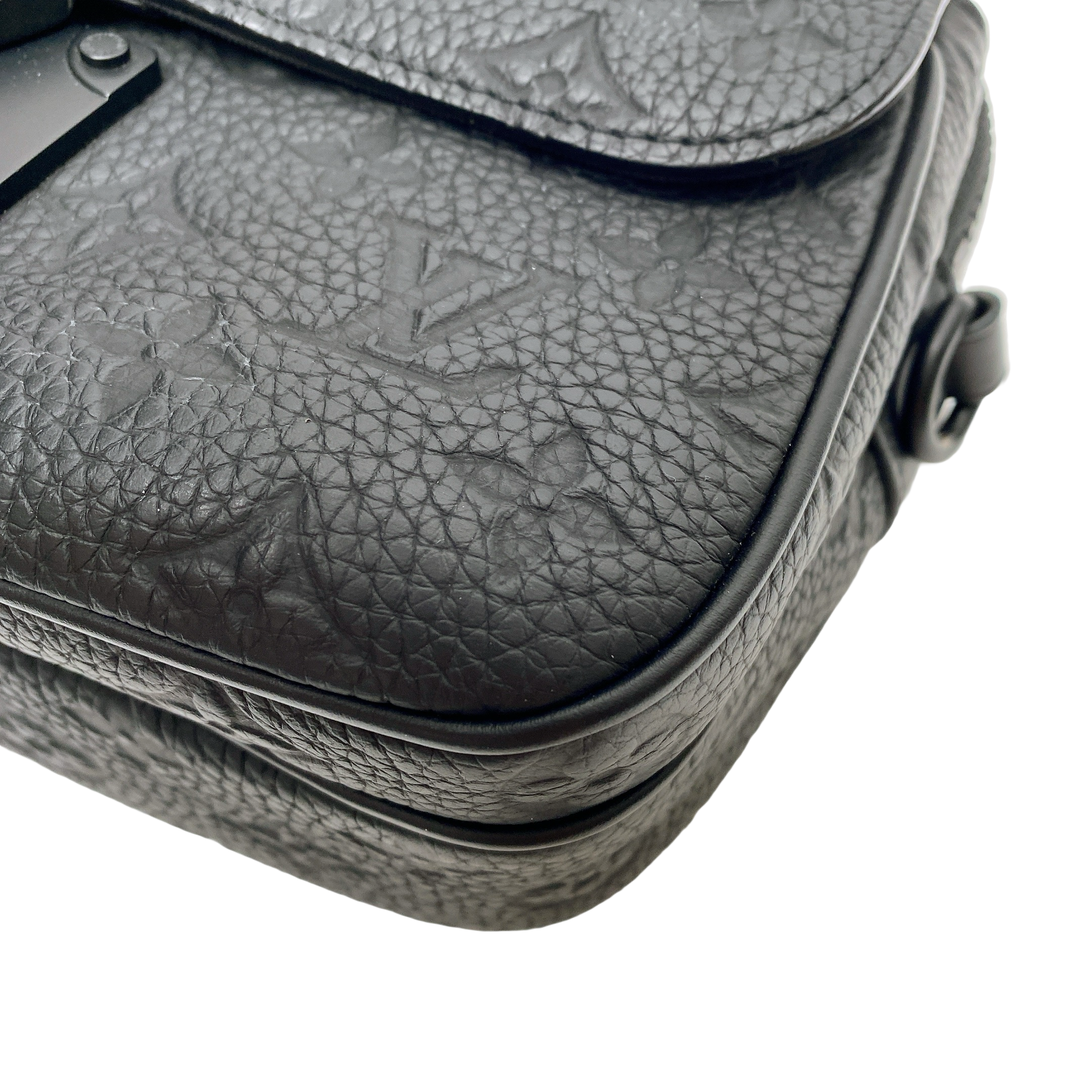LV S LOCK MESSENGER