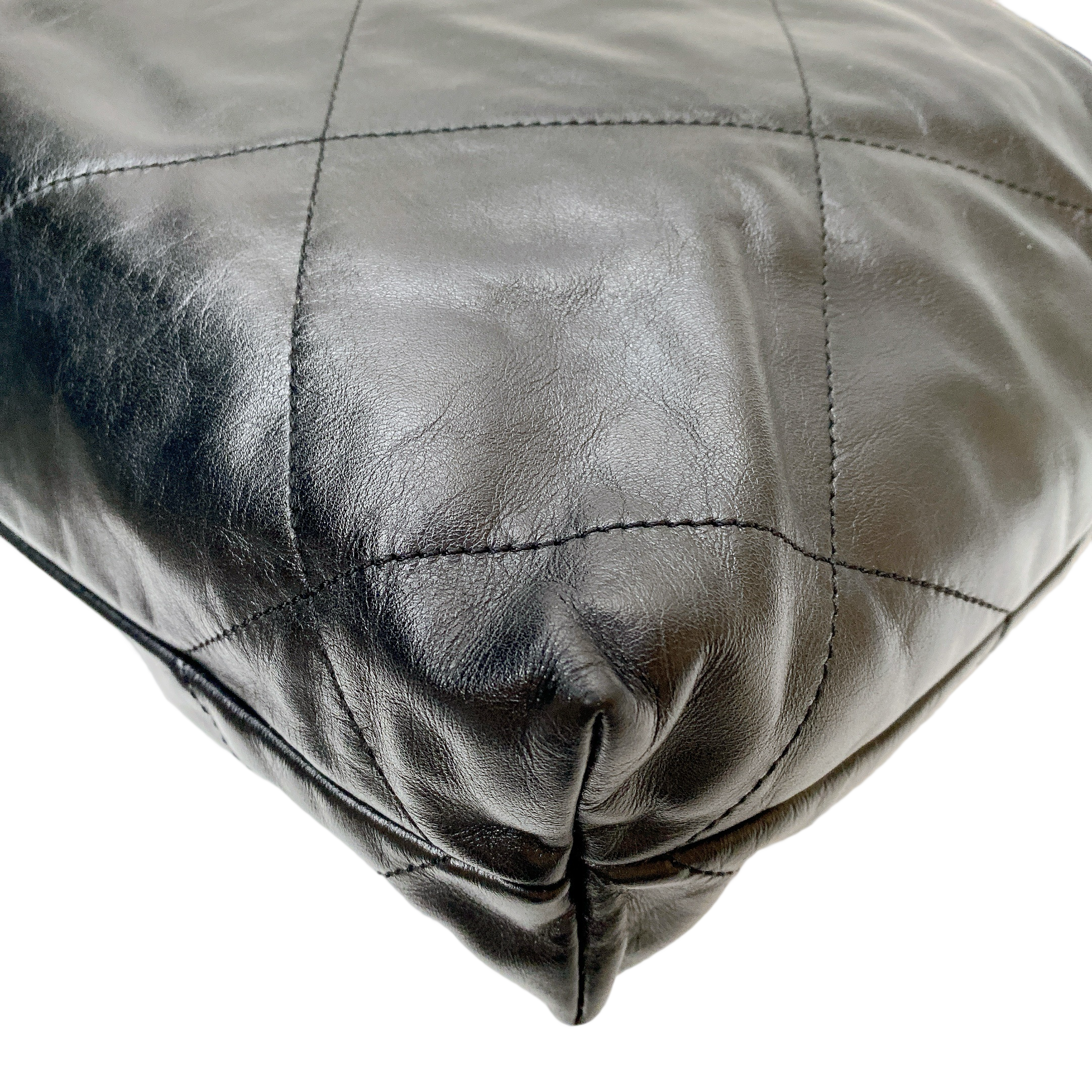 CHANEL 22 SMALL IN BLACK