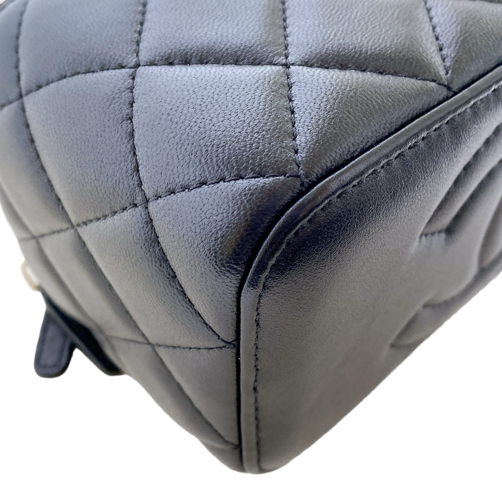 CHANEL VANITY WITH CHAIN TOP HANDLE