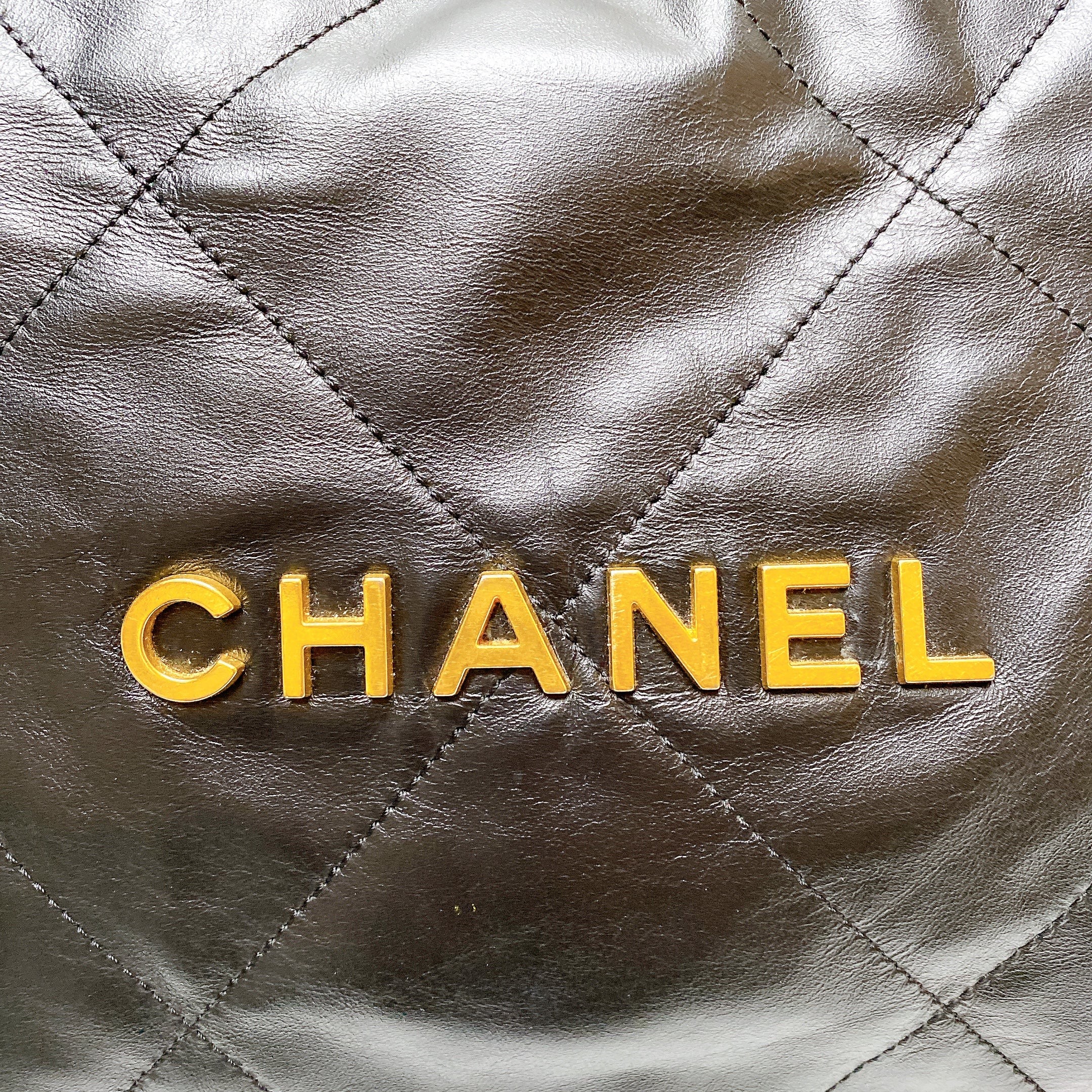 CHANEL 22 SMALL IN BLACK