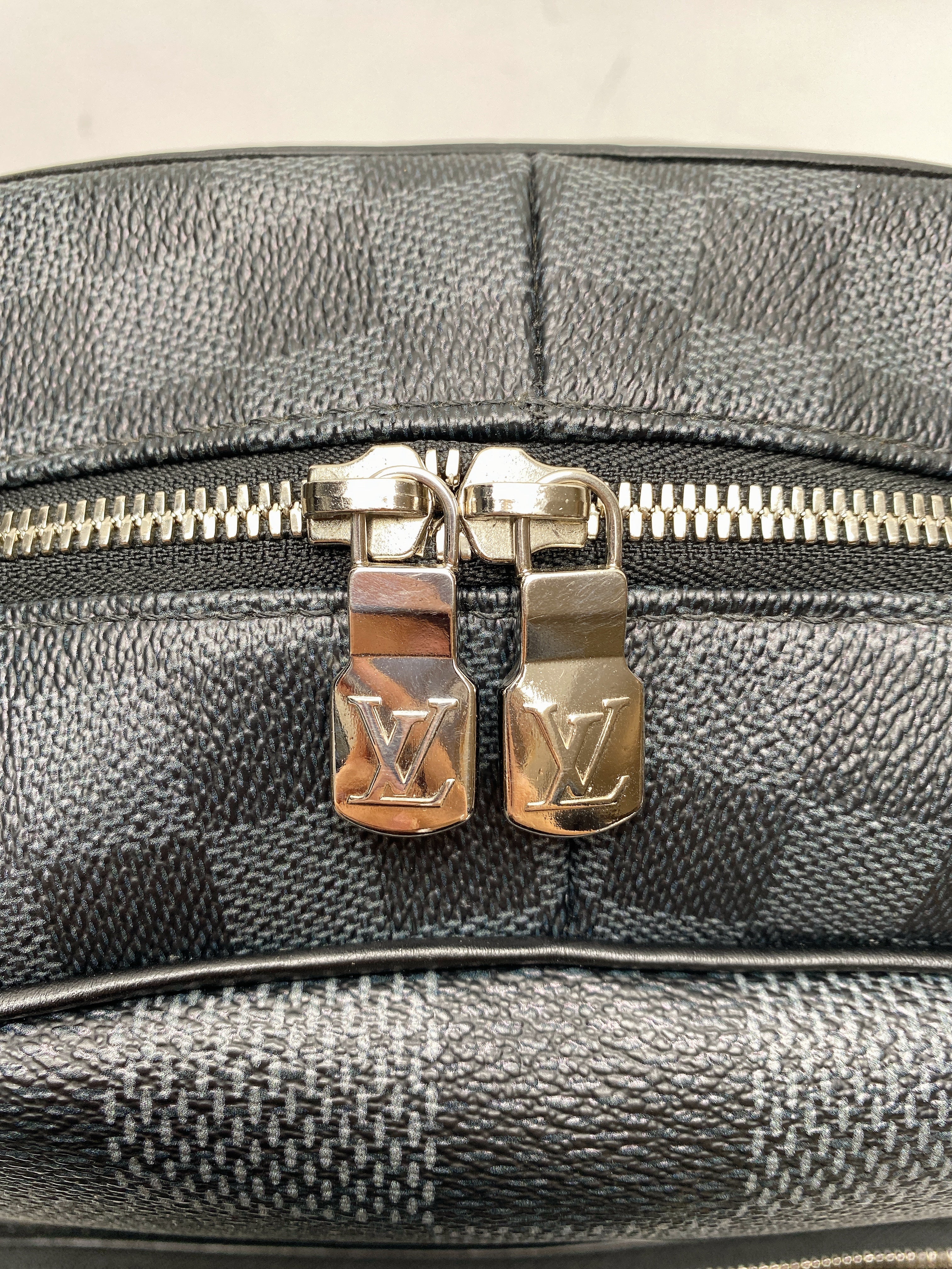 LV GRAPHITE BACKPACK