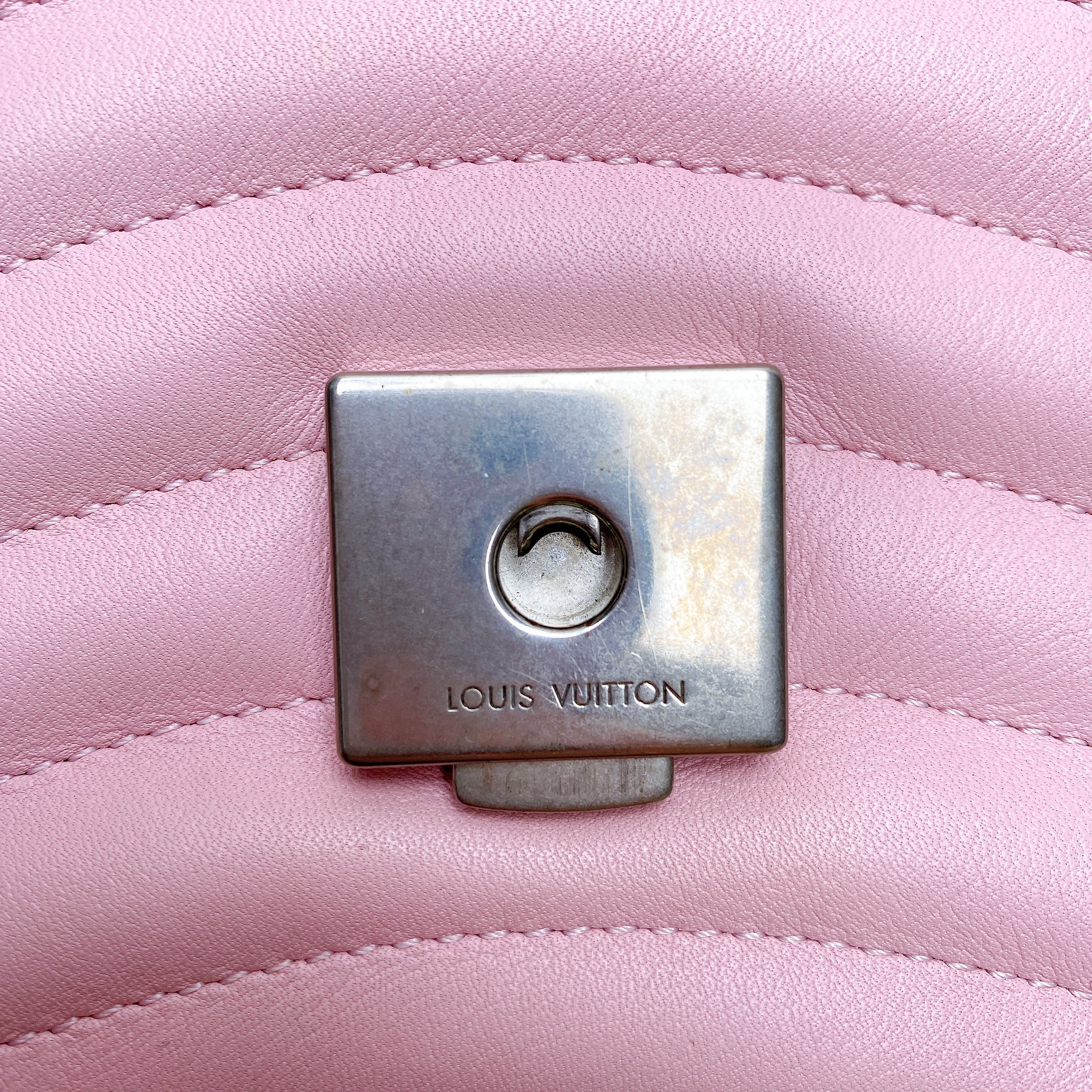 LV NEW WAVE CHAIN BAG MM